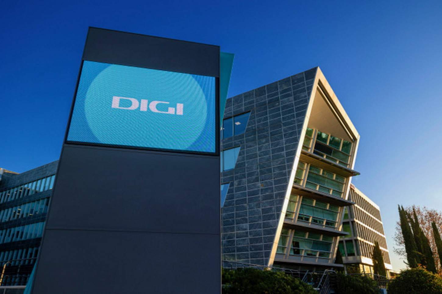 El boom de la teleco rumana en España: Digi factura más de 570 millones y roza 8M de clientes