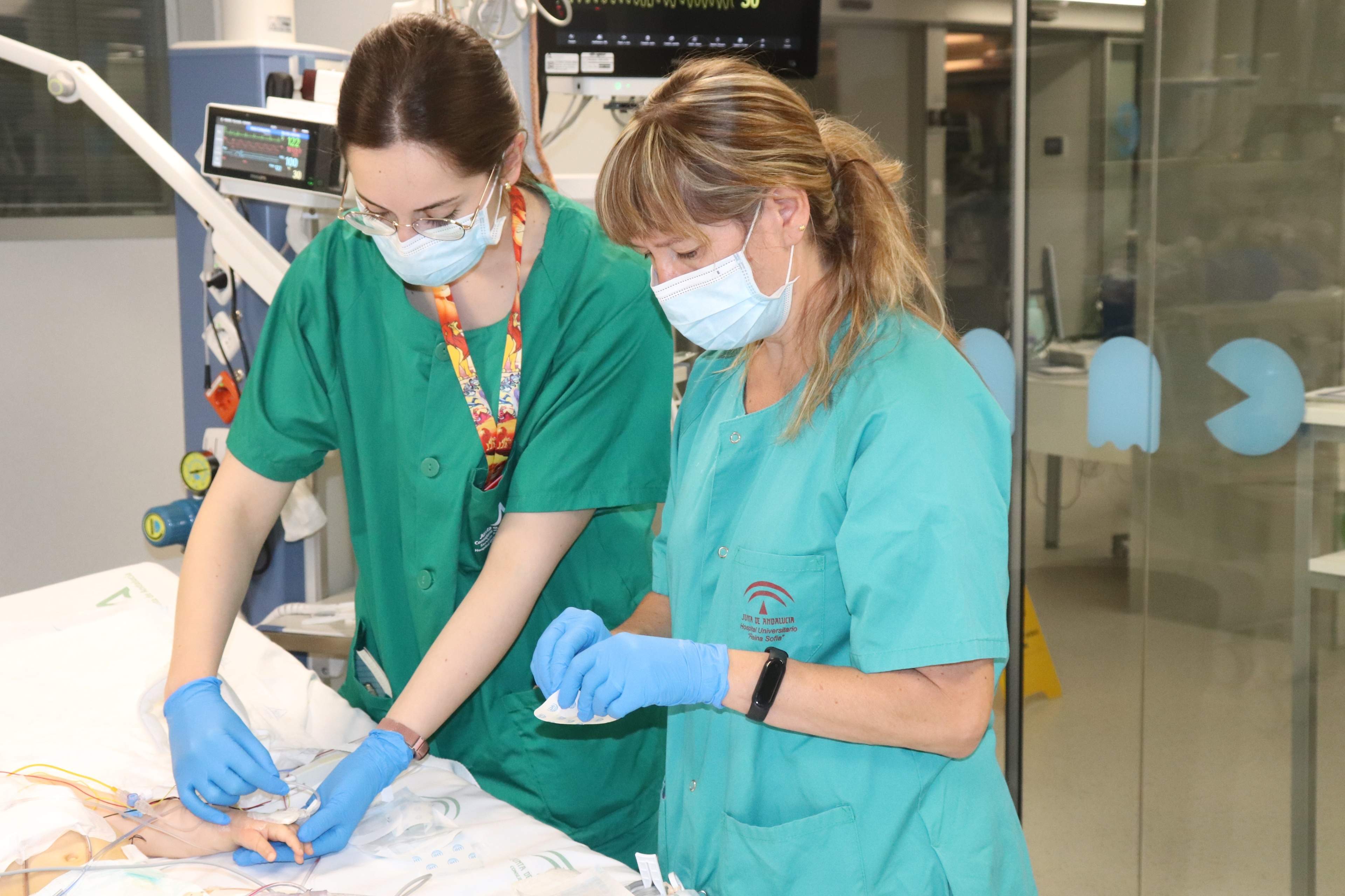EuropaPress 5863458 enfermeras uci pediatrica hospital universitario reina sofia cordoba