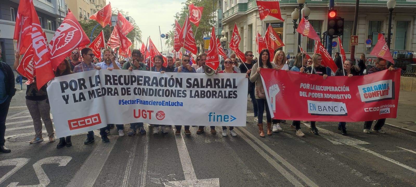 Sabadell calma a los sindicatos ante las protestas: el acuerdo salarial llegará “pronto”