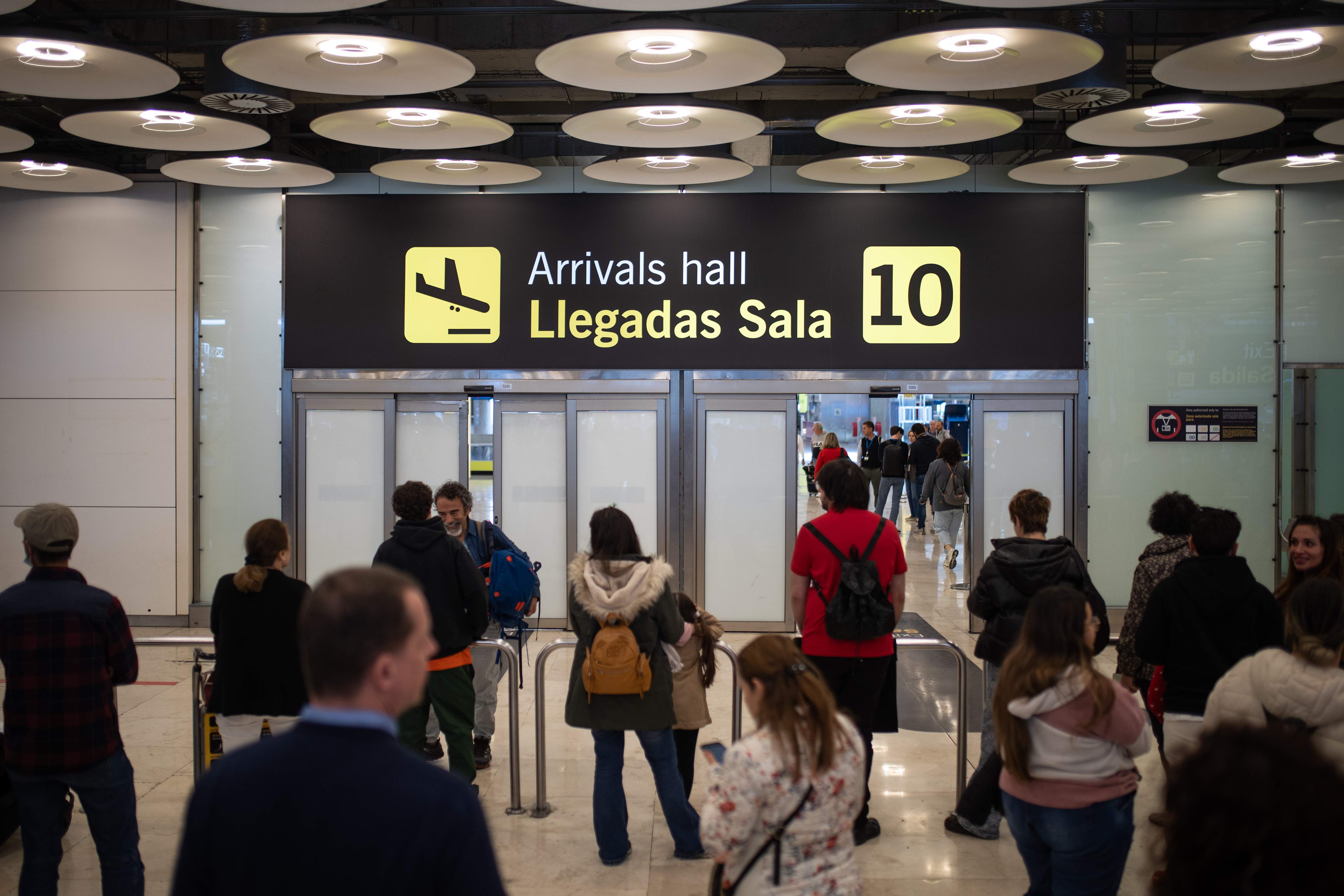 EuropaPress 5862965 puerta 10 llegadas terminal t4 aeropuerto adolfo suarez madrid barajas