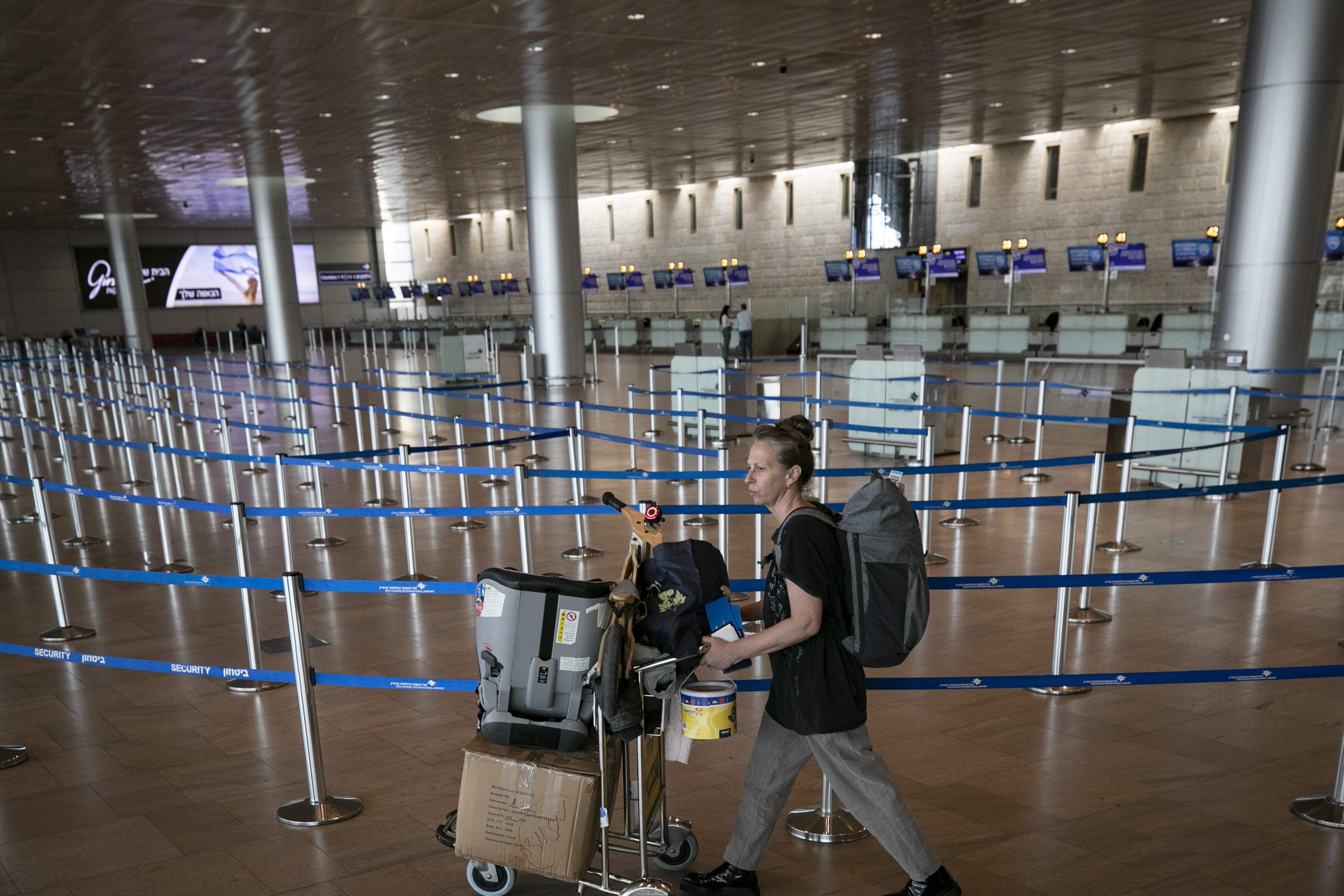 Aeropuerto de Tel Aviv vacío por la suspensión de vuelos