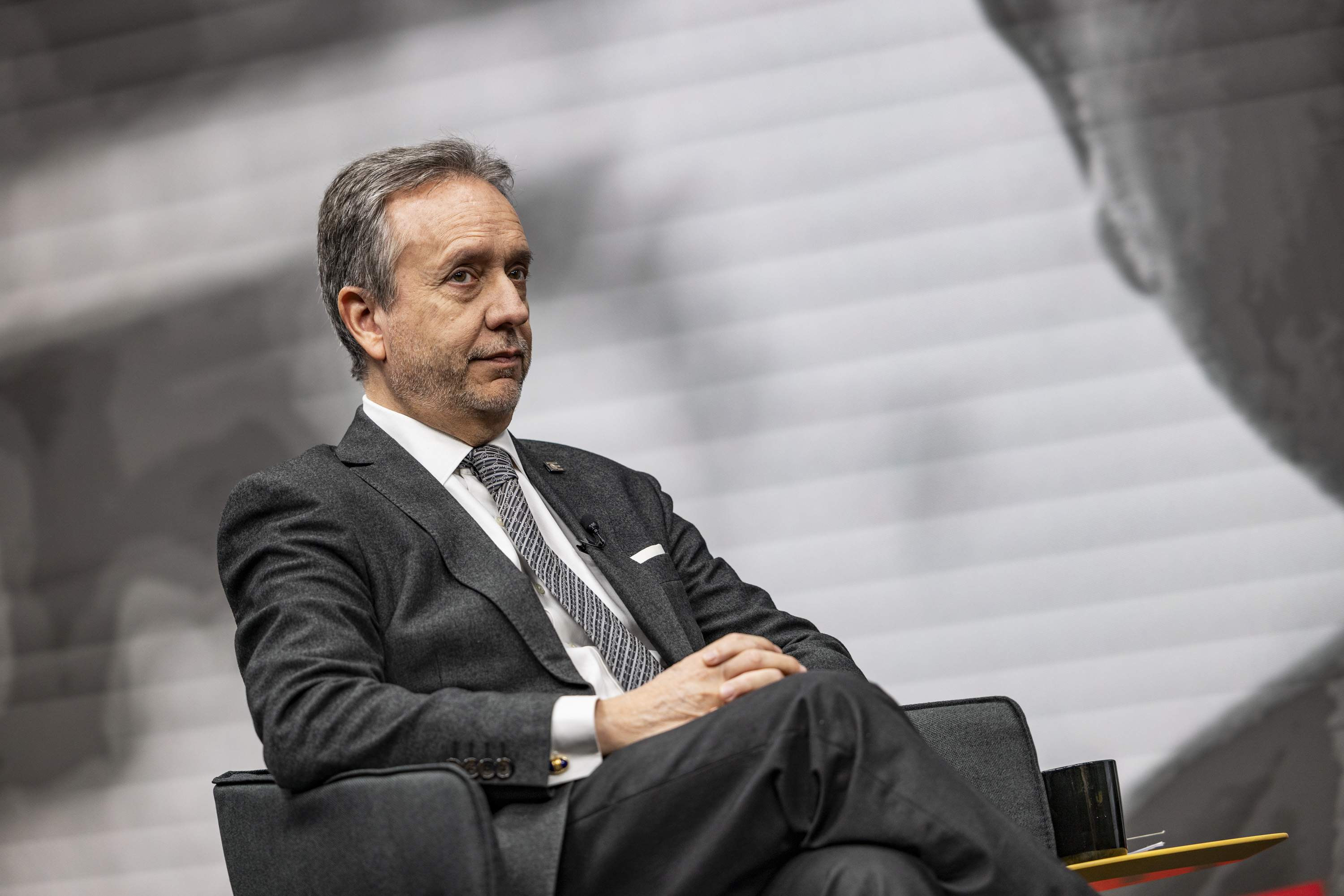 Cómo ven la IA los economistas: "Es evidente que tendremos que hacer un reskilling"
