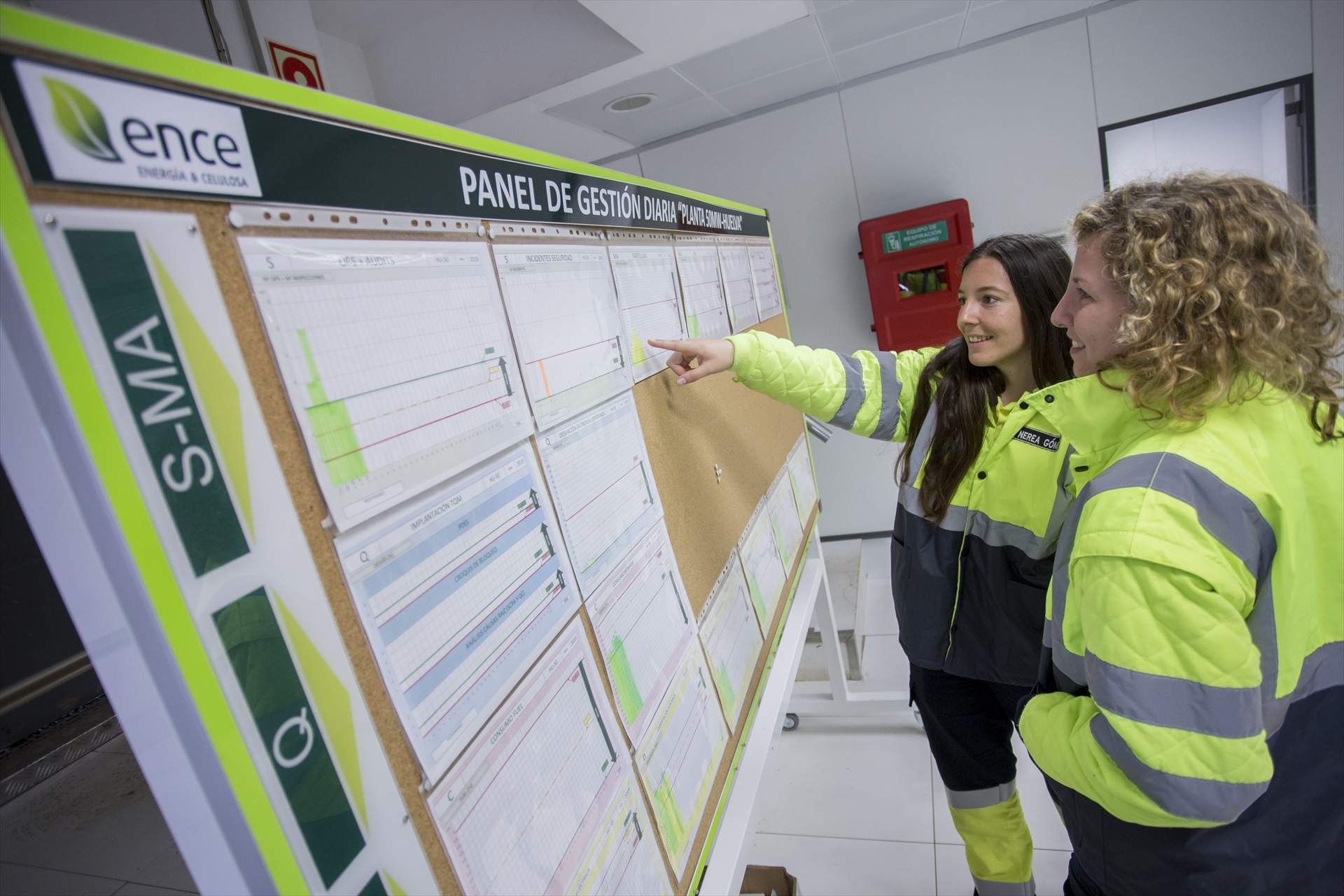 Las mujeres copan el 95% de las jornadas parciales para cuidados, que alcanzan su récord