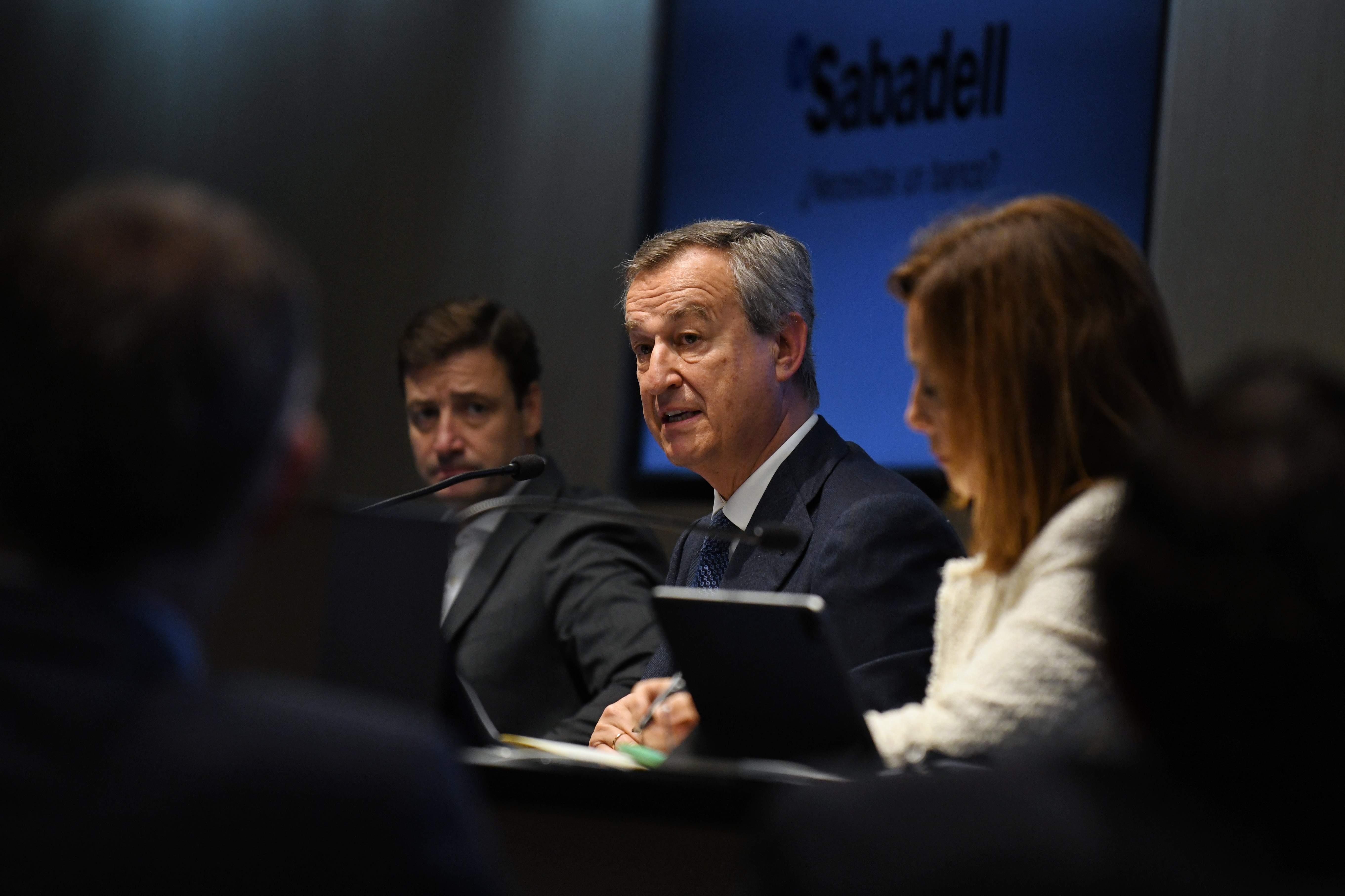 El Sabadell anticipa tres bajadas de tipos este año y que el BCE los mantenga al 3% a largo plazo