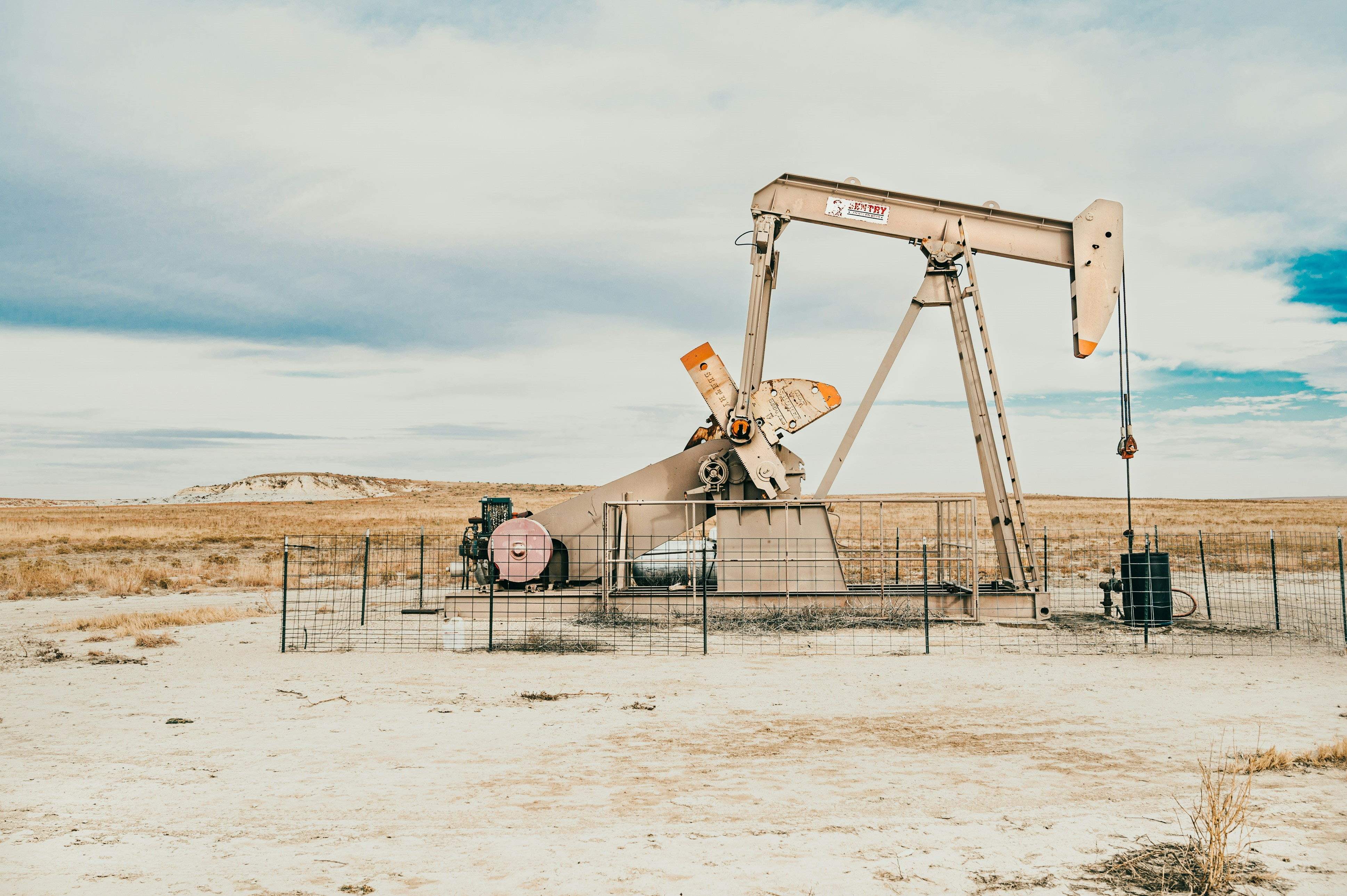 Pozo de petróleo. Pixabay
