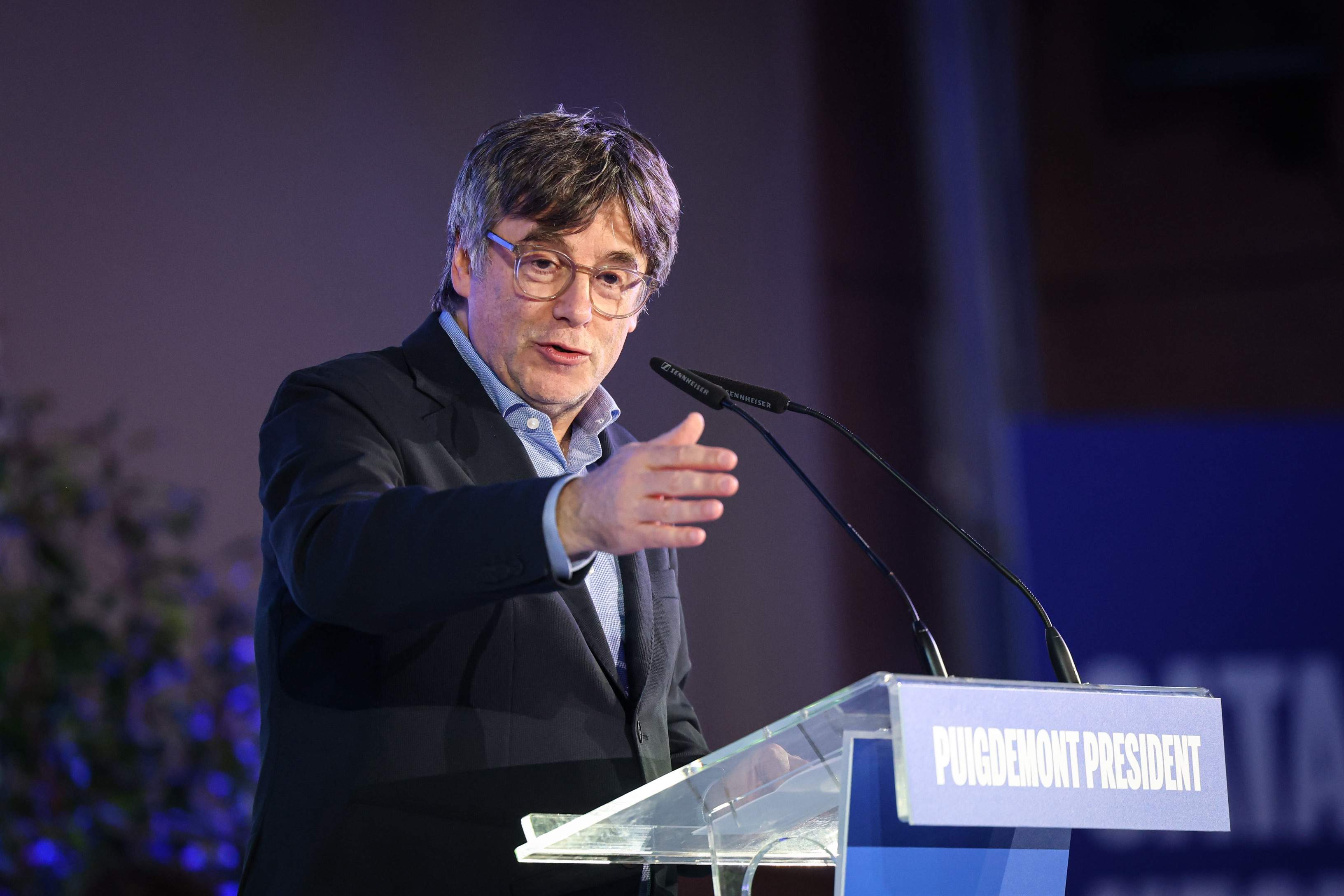Opa al Sabadell: Puigdemont alerta de una "estrategia para liquidar la actividad bancaria catalana"