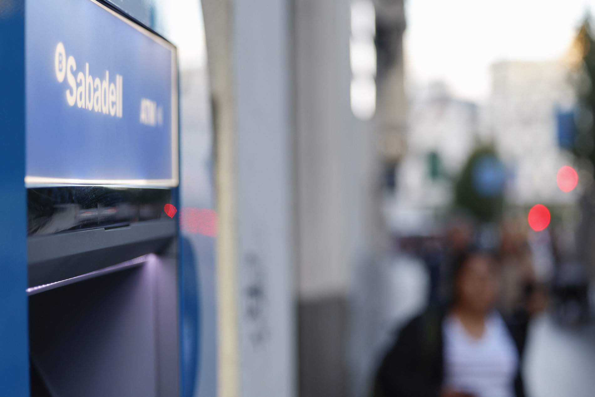 El Sabadell cau en borsa i el BBVA es recupera després del rebuig a la fusió