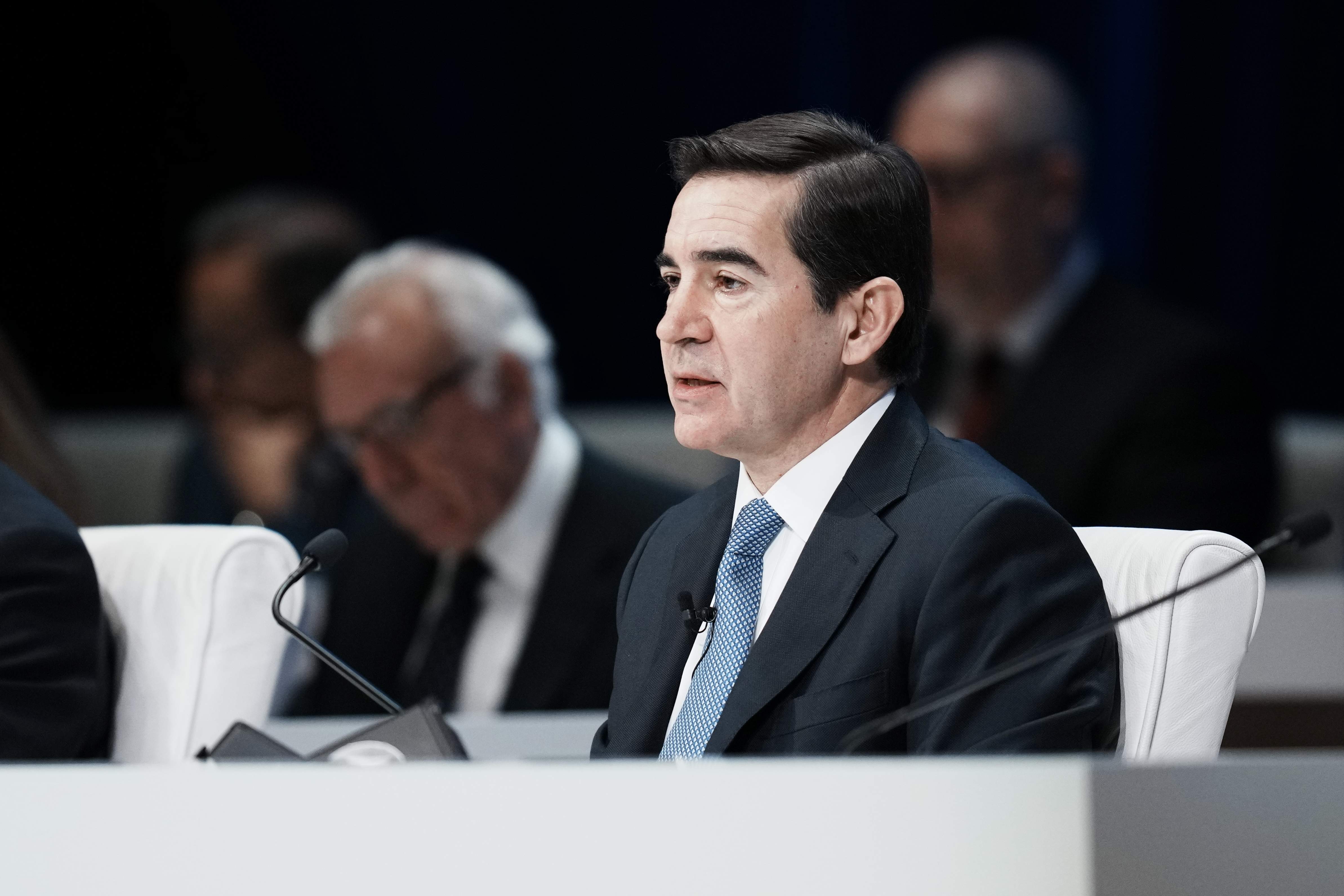 Carlos Torres (BBVA) recibe la respuesta de Sabadell en México, donde estará dos días