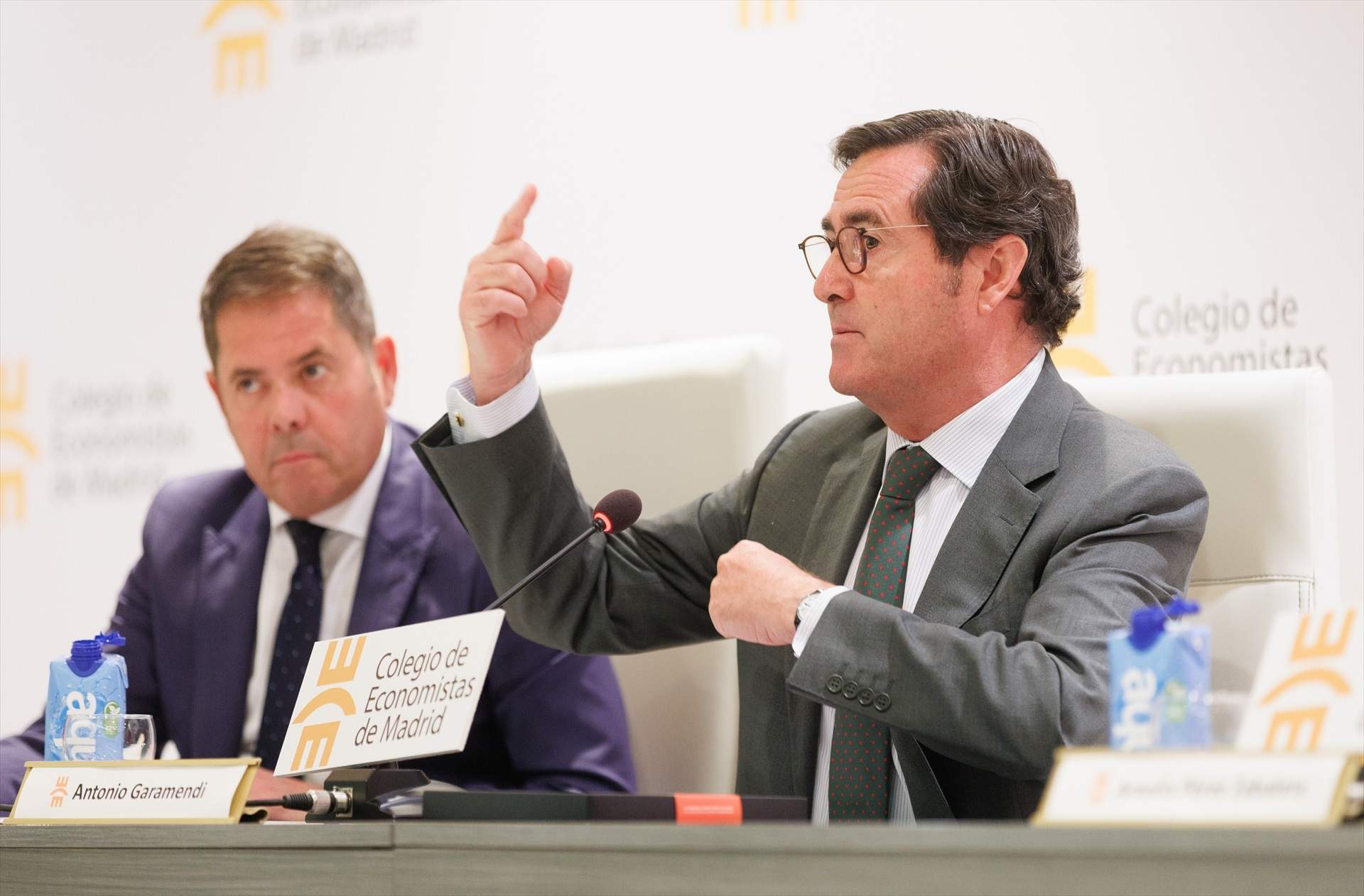 CEOE vincula la reforma del paro con las elecciones catalanas del domingo
