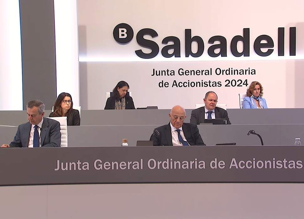 EuropaPress 5878747 presidente banco sabadell josep oliu consejero delegado cesar gonzalez