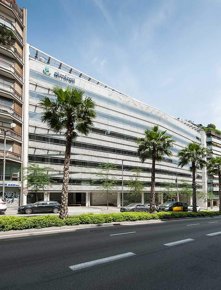 Almirall gana 7,4 millones hasta marzo, un 3,9% menos, pero eleva sus ventas un 6,6%