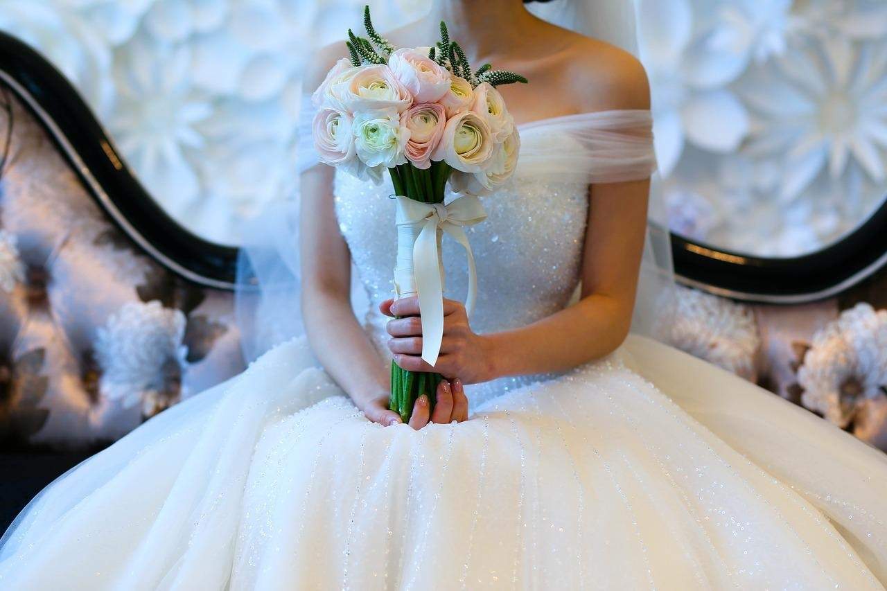 Una mujer vestida de boda