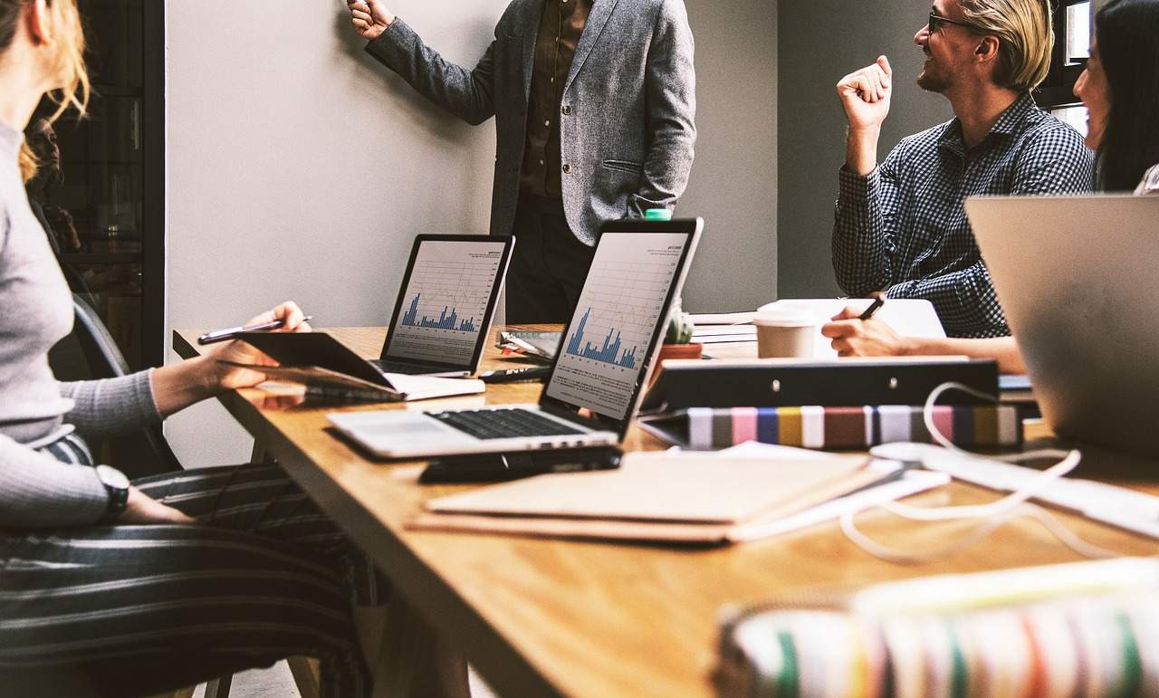 7 de cada 10 trabajadores cree que haría el trabajo de su jefe igual o mejor