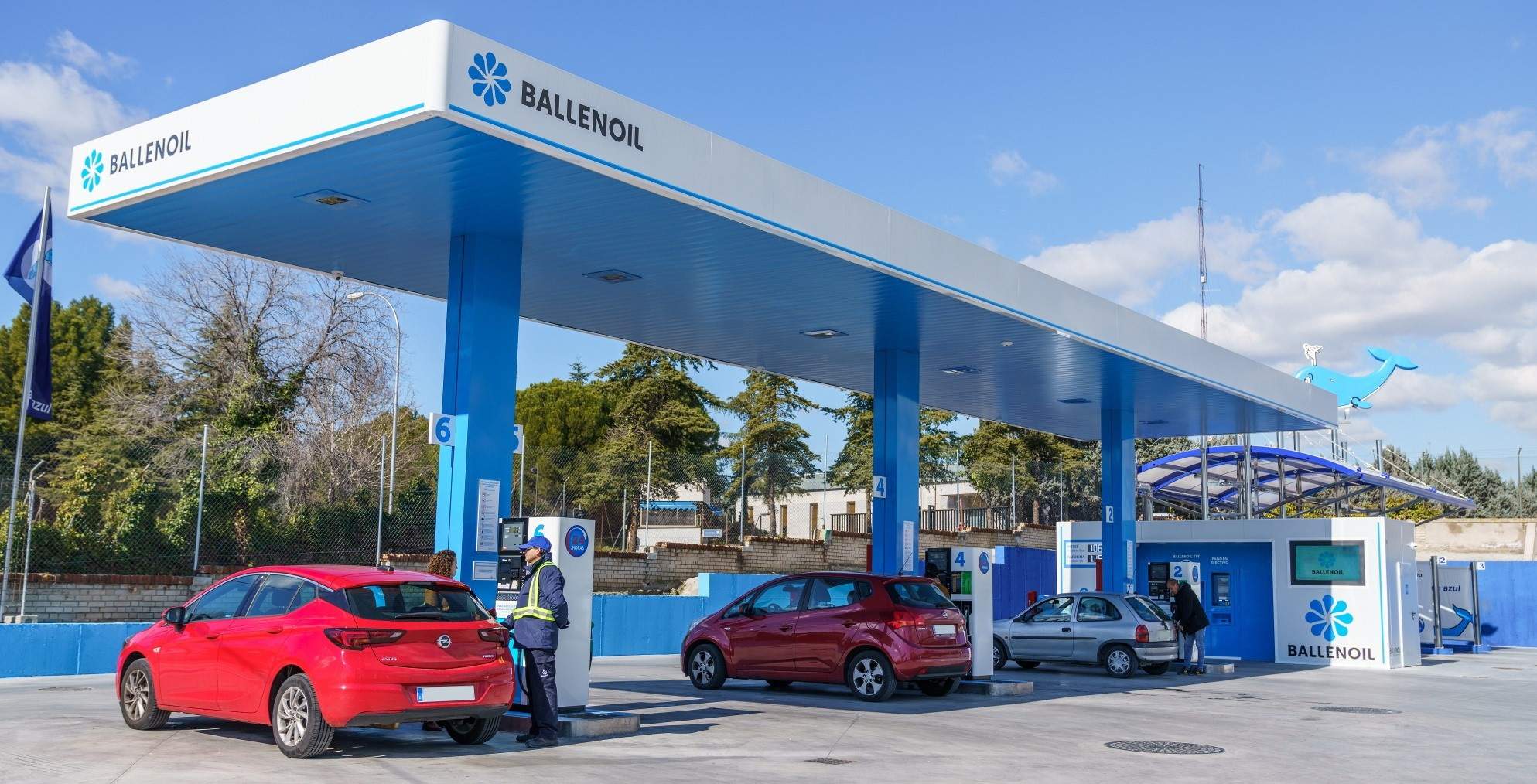 Cepsa té llum verda per comprar Ballenoil, la gasolinera low cost