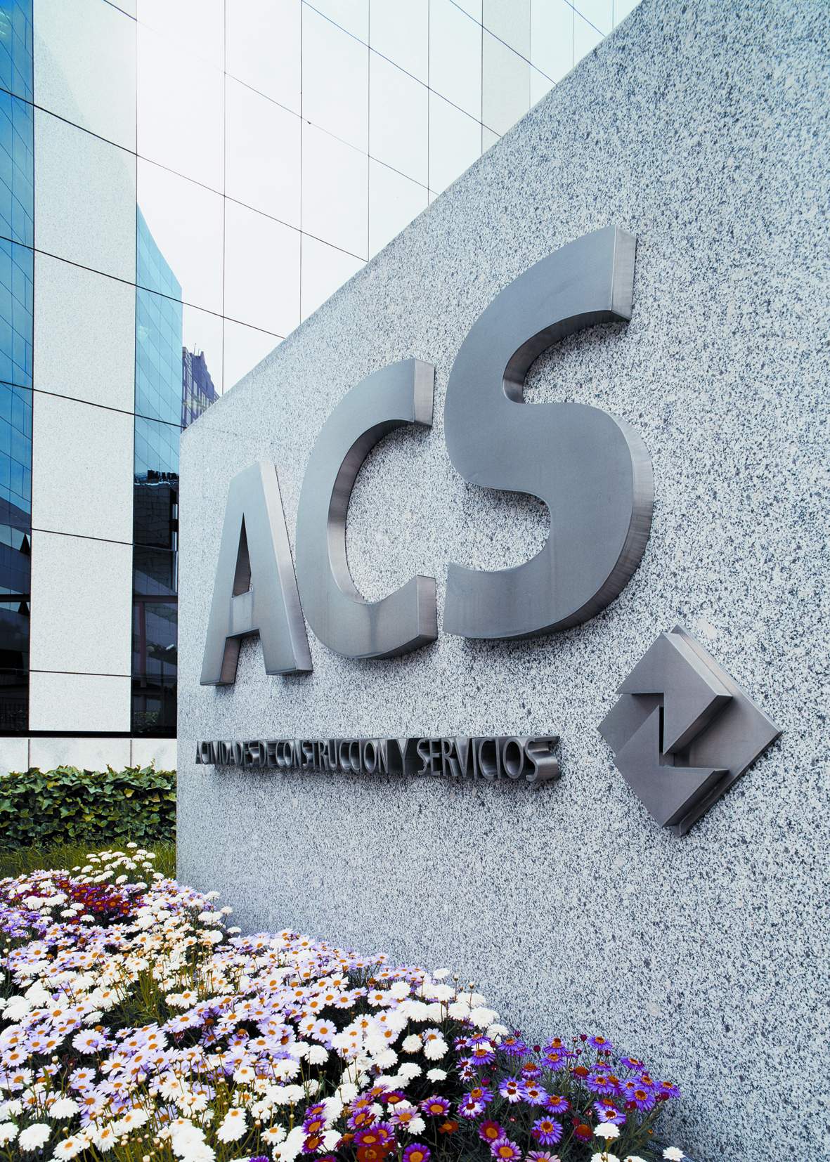 ACS destina 196 millones a retribuir a los accionistas y Criteria se lleva 40 millones