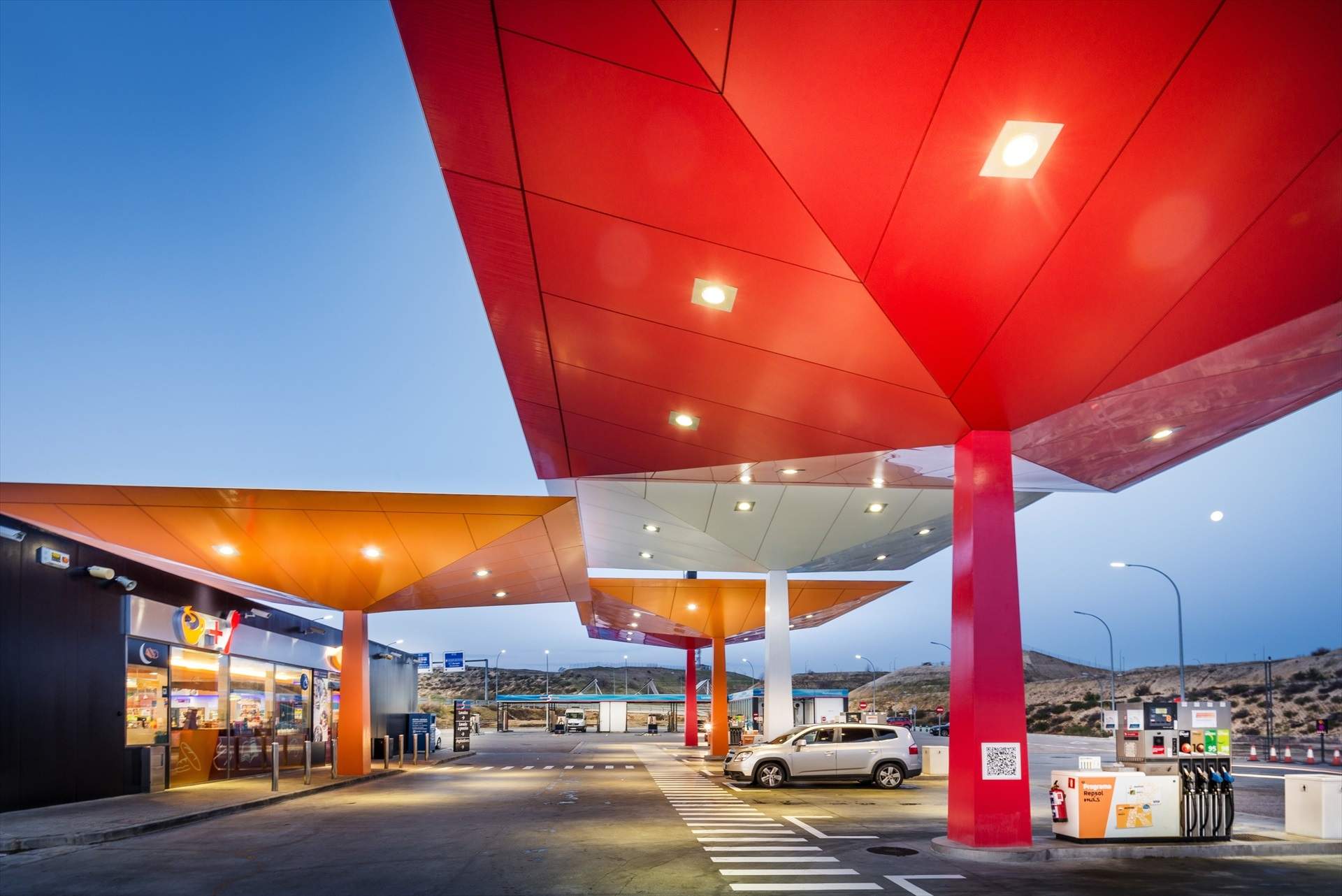 Repsol transforma sus estaciones de servicio en puntos de devoluciones de Amazon