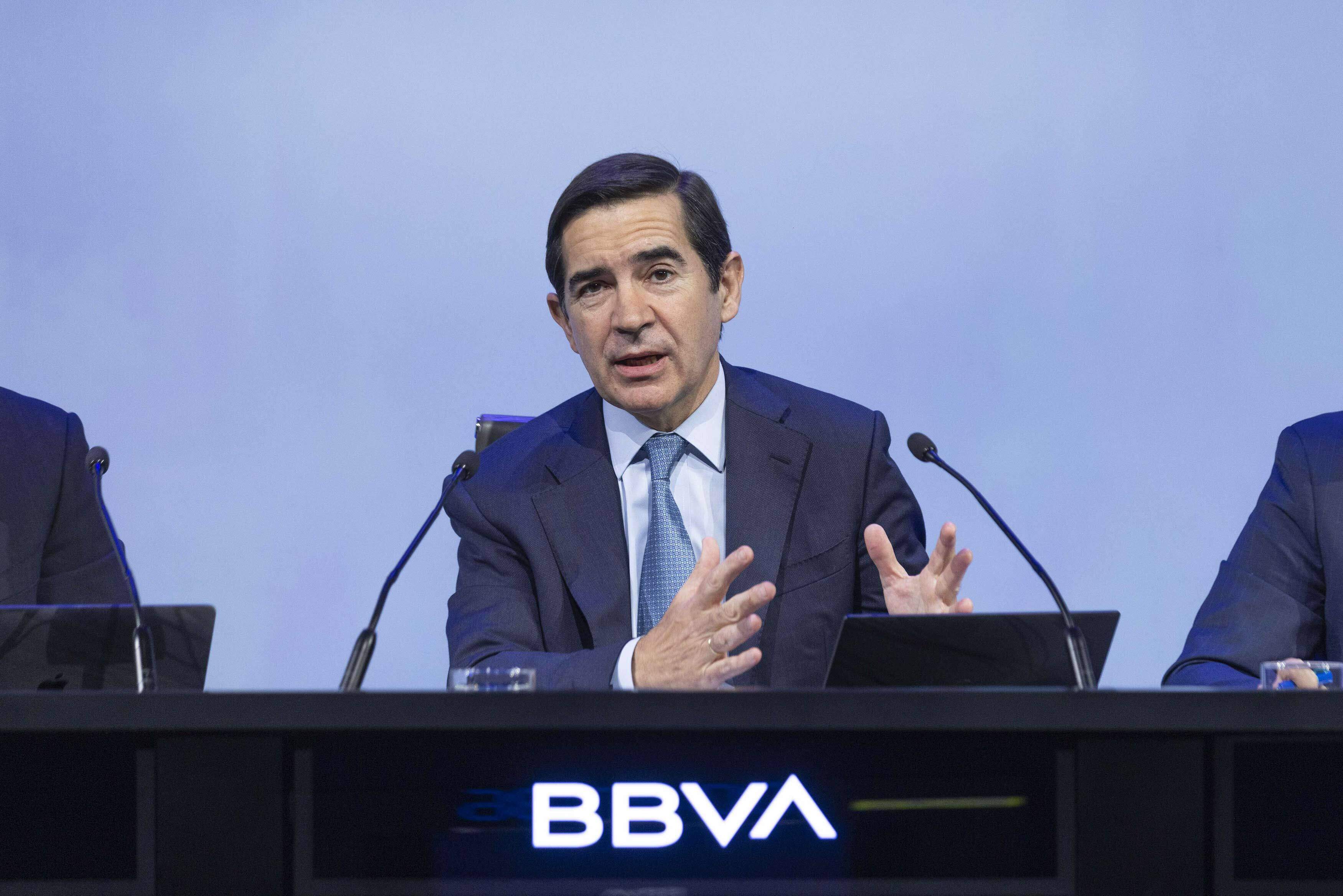 Gira del BBVA: Torres promete mejorar el servicio en Catalunya para seducir a los empresarios