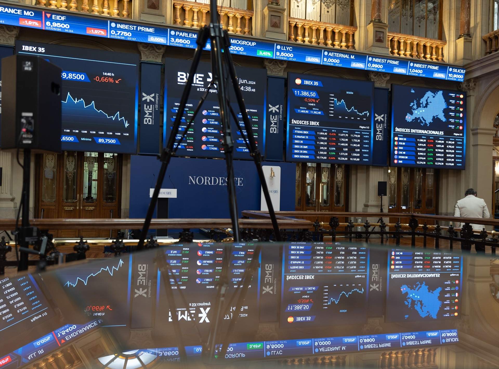El IBEX 35 sube un 0,36% en la semana y recupera los 11.000 puntos