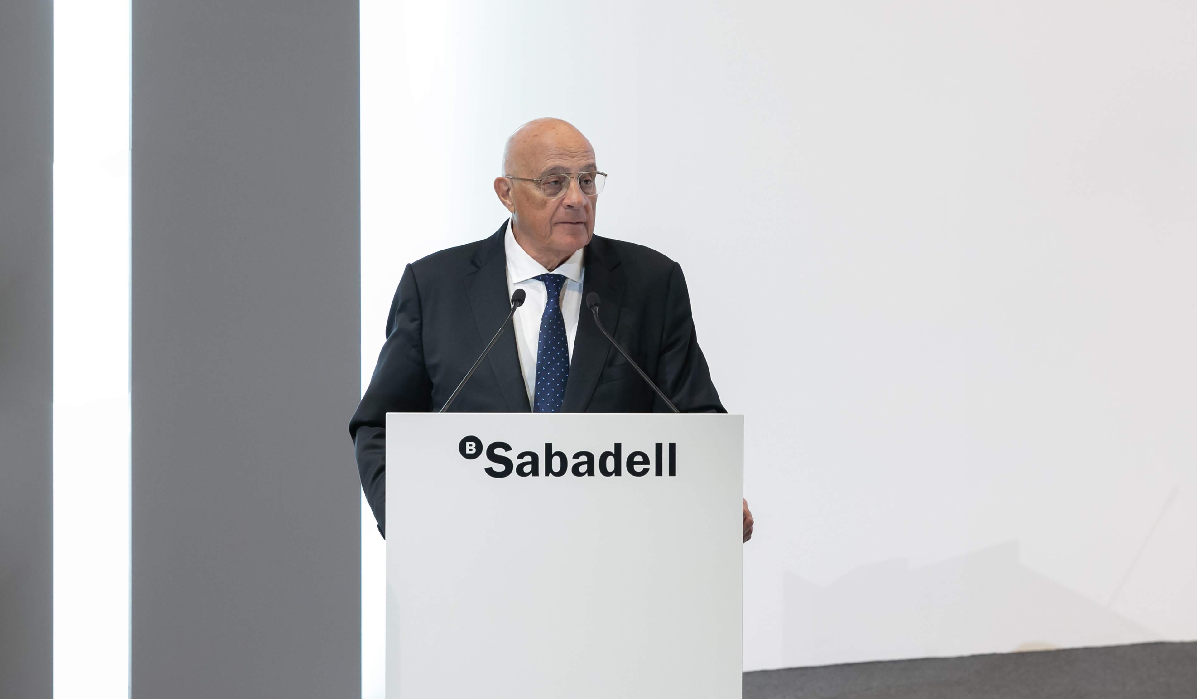 Oliu aclareix als accionistes del Sabadell que aquest divendres no es decideix l'opa