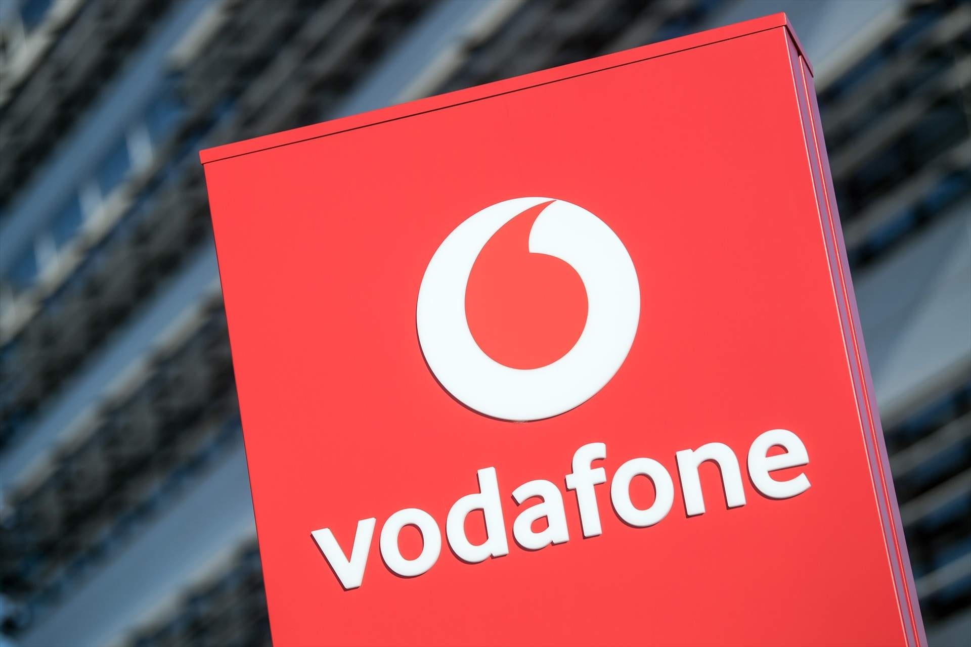 Vodafone rebaixa en 100 acomiadaments l'ERO i millora les indemnitzacions