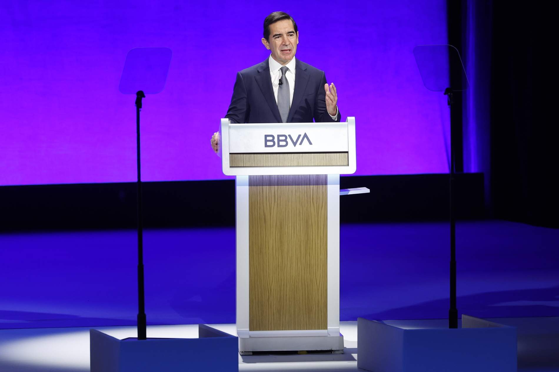 Los accionistas del BBVA aprueban la ampliación de capital para comprar el Sabadell