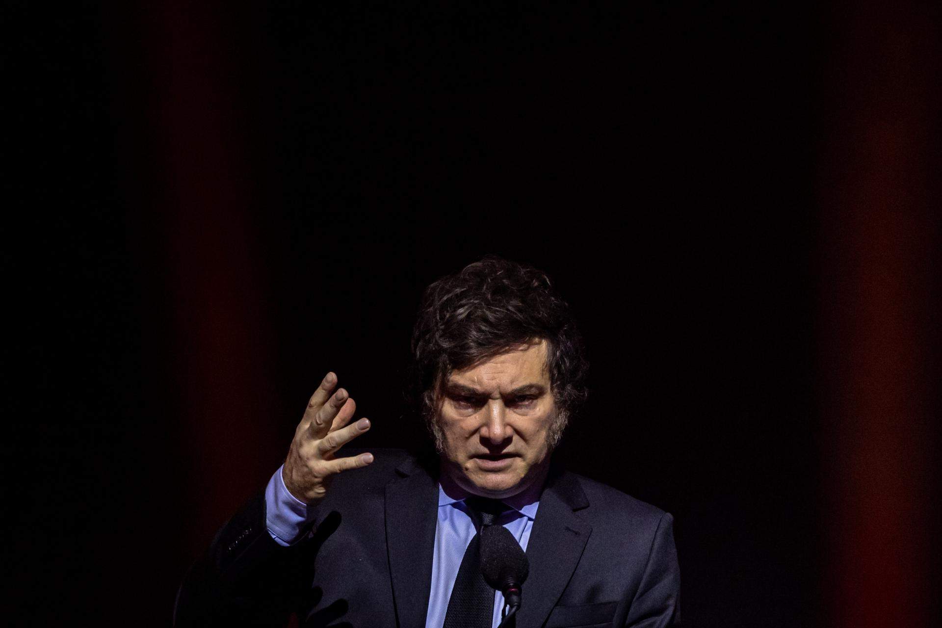 Las dos caras del liberalismo de Milei: bolsa disparada, Argentina en recesión