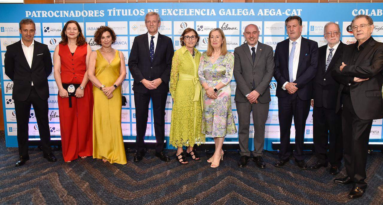 Ana Pastor y Roberto Verino, premiados por los empresarios gallegos de Catalunya