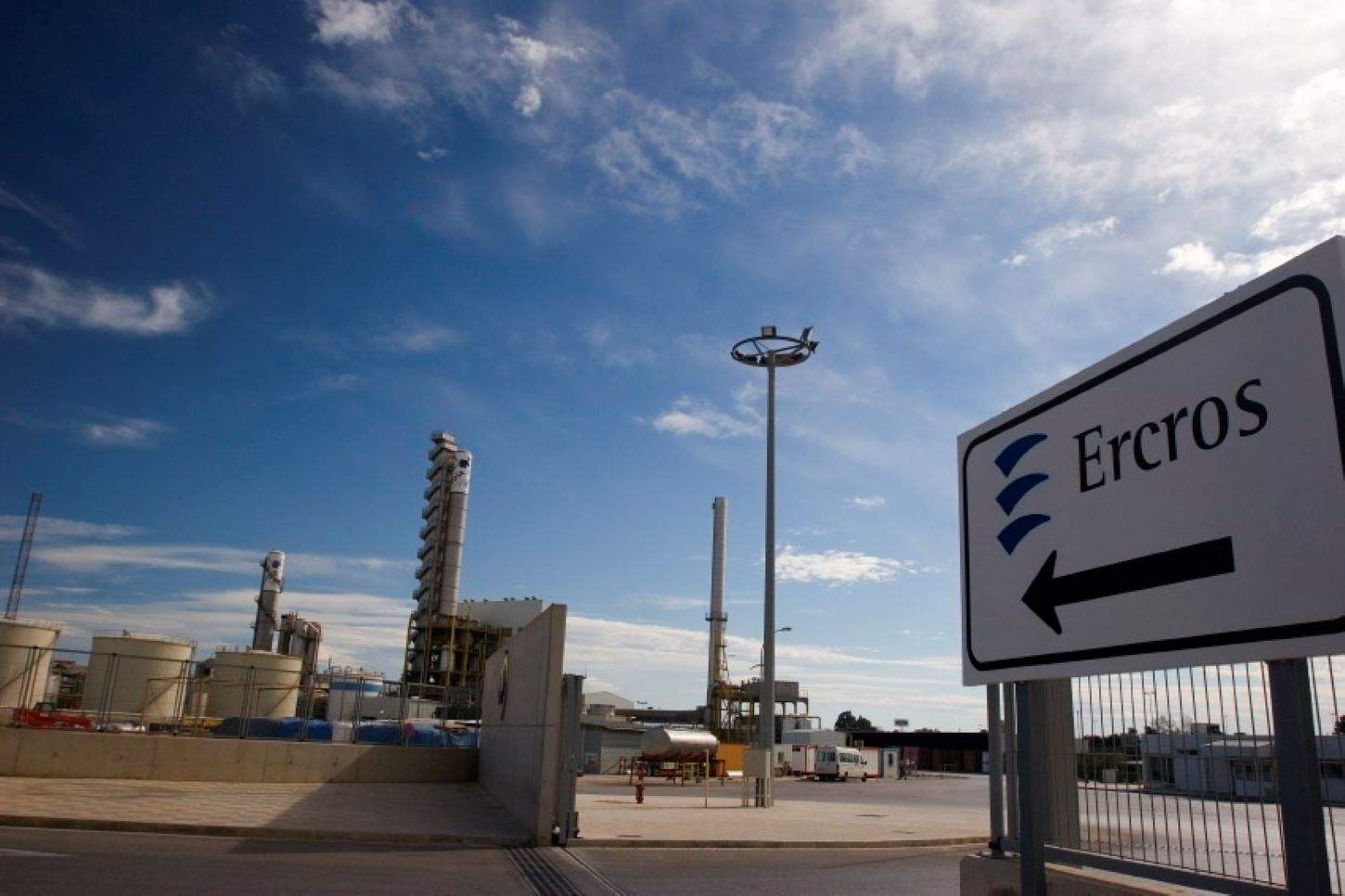 Bondalti i Esseco rebaixen els preus de les seves opes sobre Ercros després de repartir dividend