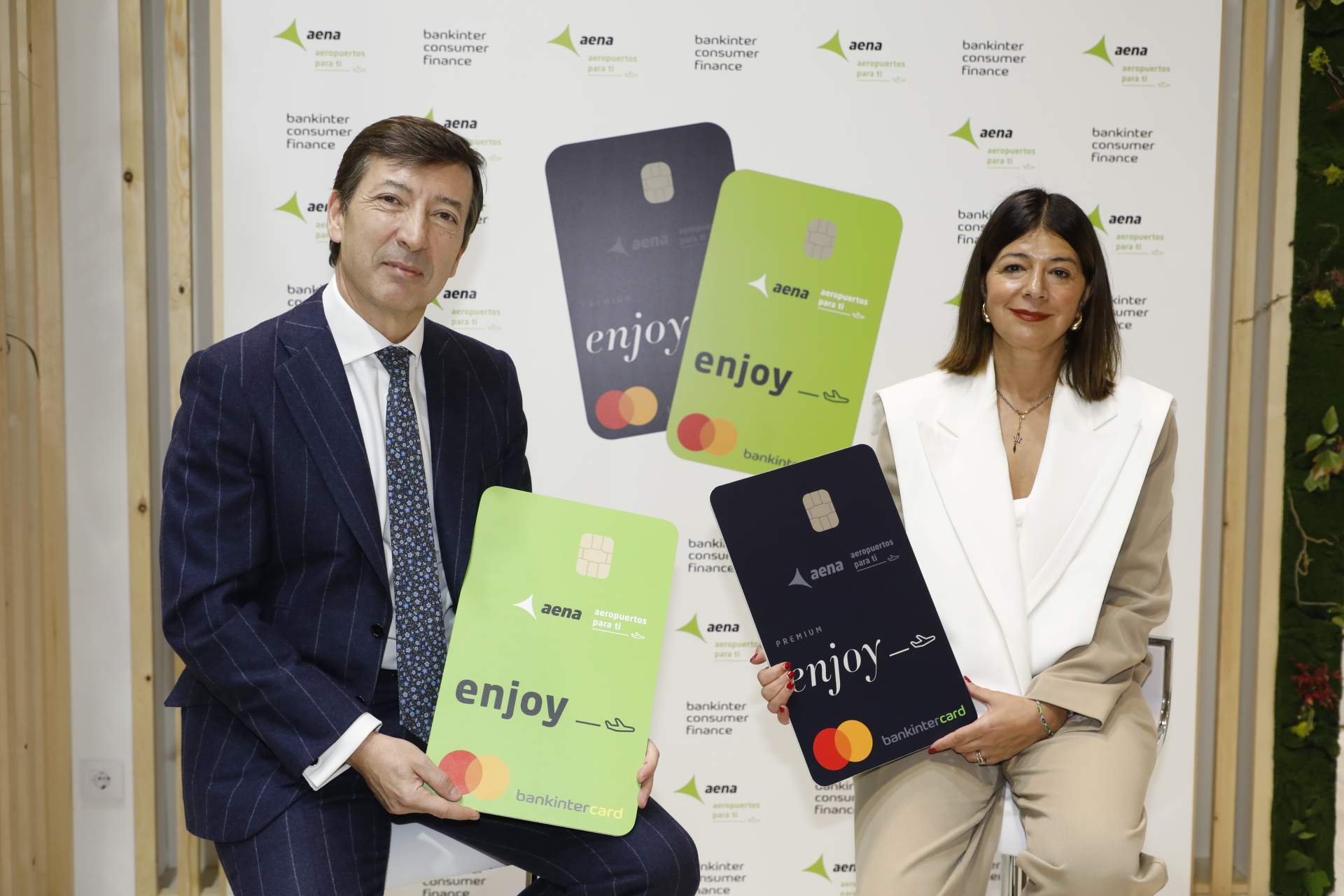 Aena se alía con Bankinter y lanza una tarjeta con descuentos en los aeropuertos