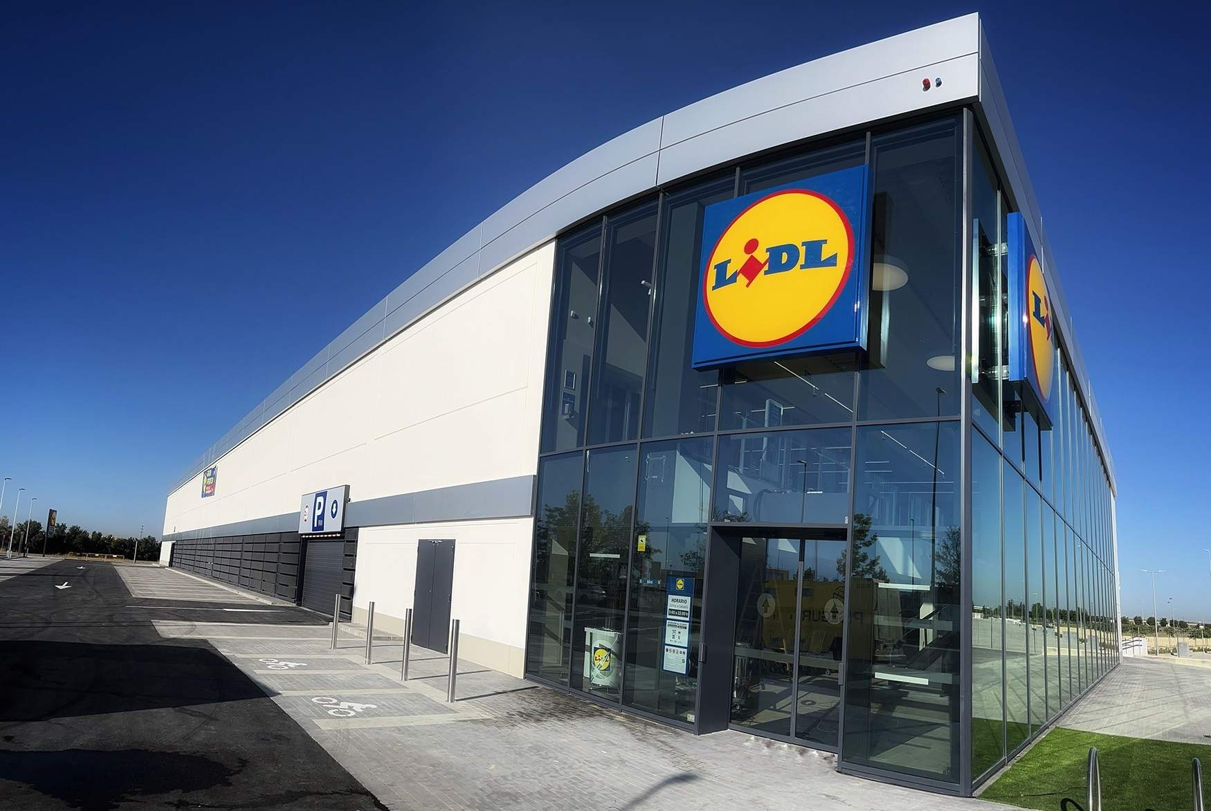 Lidl ya aplica la jornada de cuatro días en Francia, pero no trabajan menos