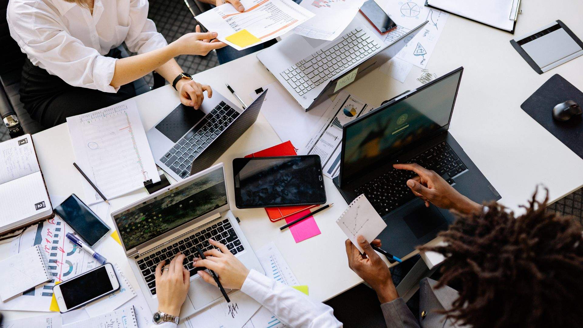Sanciones para las empresas que tengan la oficina a más de 27 grados en verano
