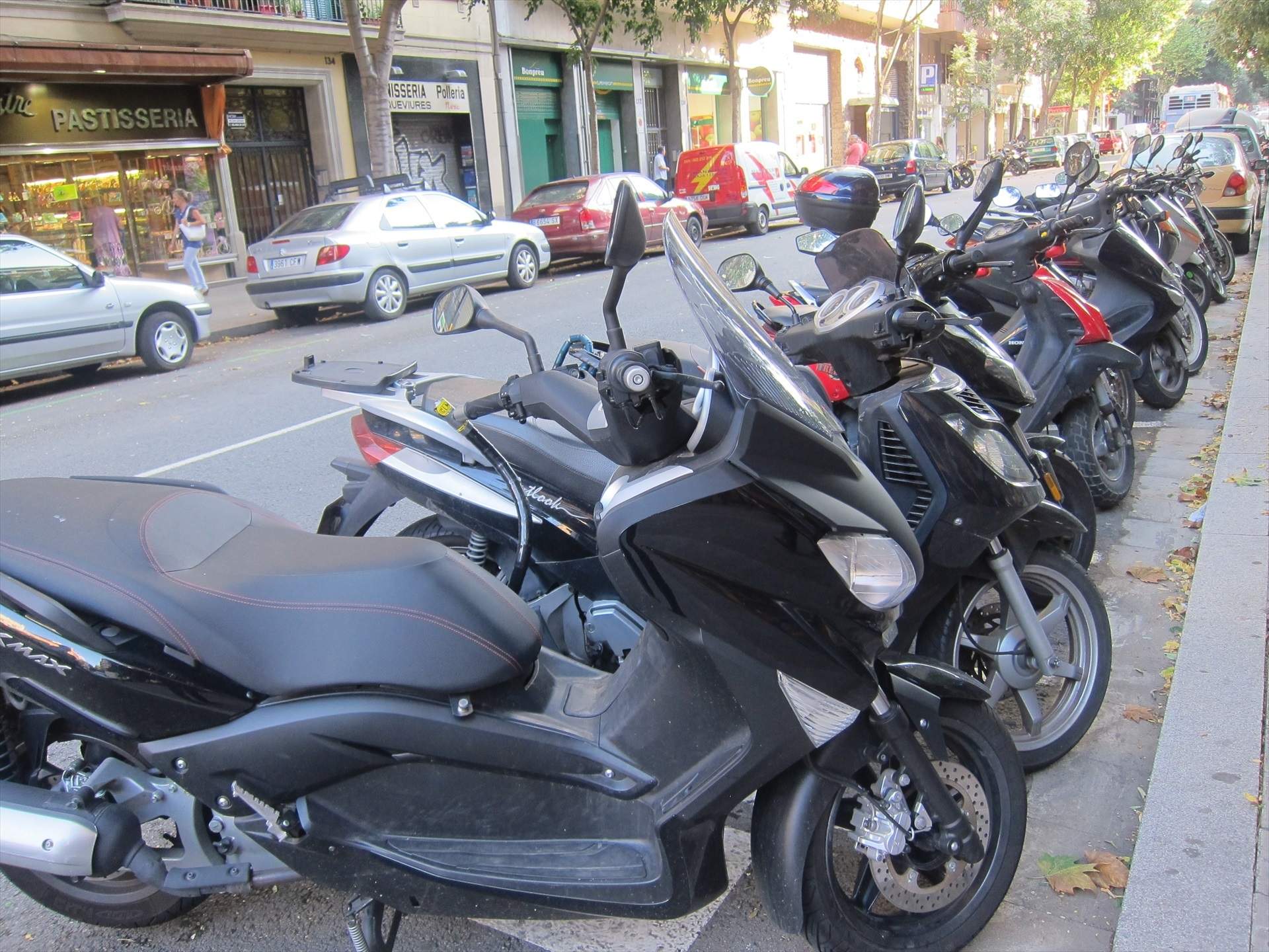 España cuenta con 3,7 millones de motos, de las que el 30% son de más de 500 centímetros cúbicos España cuenta con 3,7 millones de motos, de las que el 30% son de más de 500 centímetros cúbicos