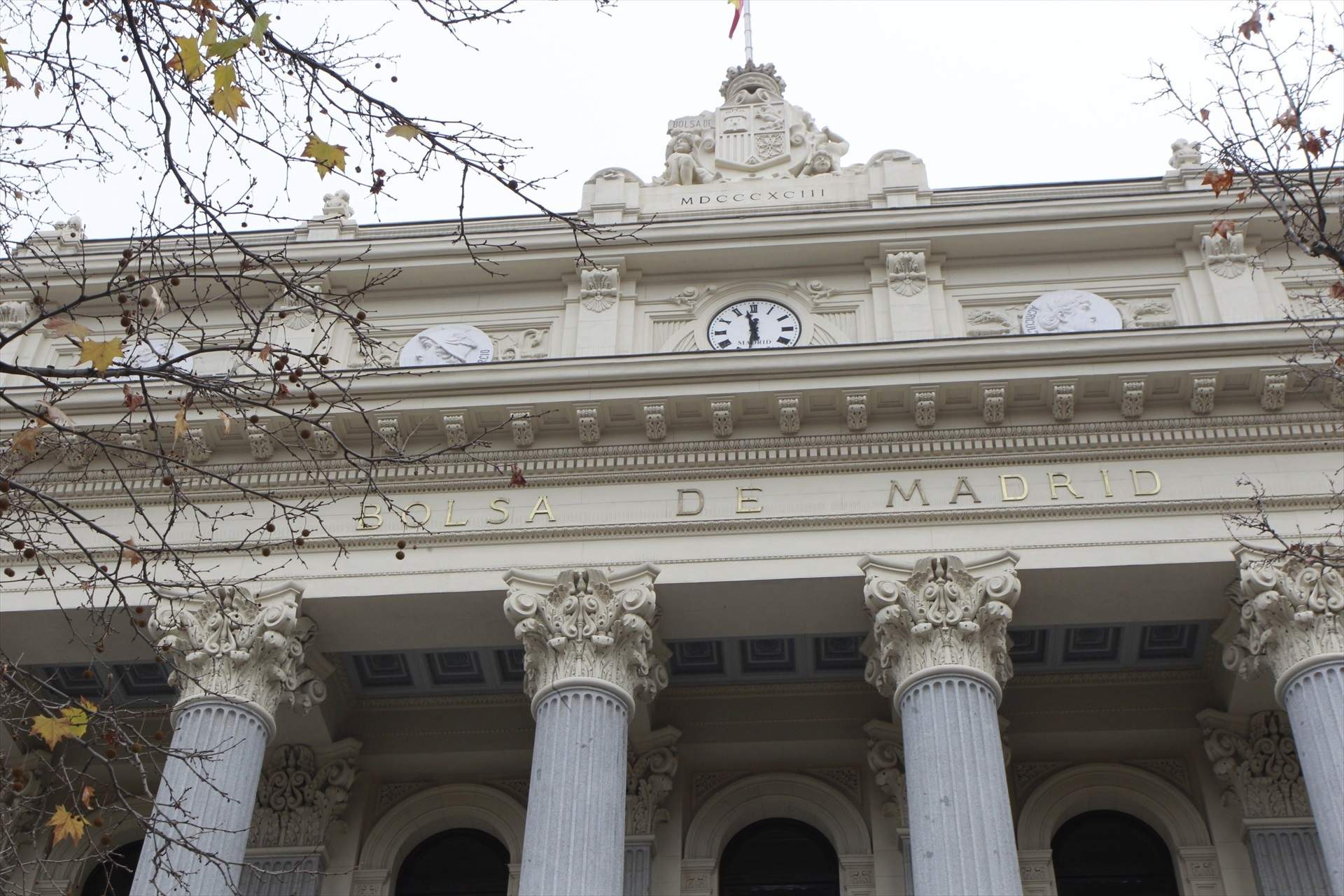 Optimismo en el IBEX 35, sube un 0,25% esperanzado en que Powell confirme que bajarán los tipos