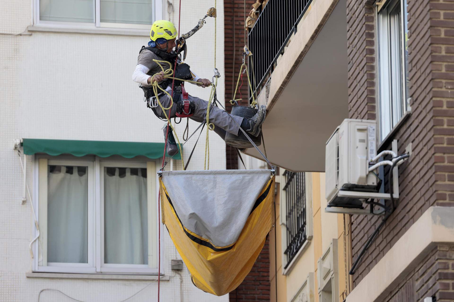 Los trabajadores que ganen menos de 1.350 euros podrán cobrar el paro y su sueldo al mismo tiempo