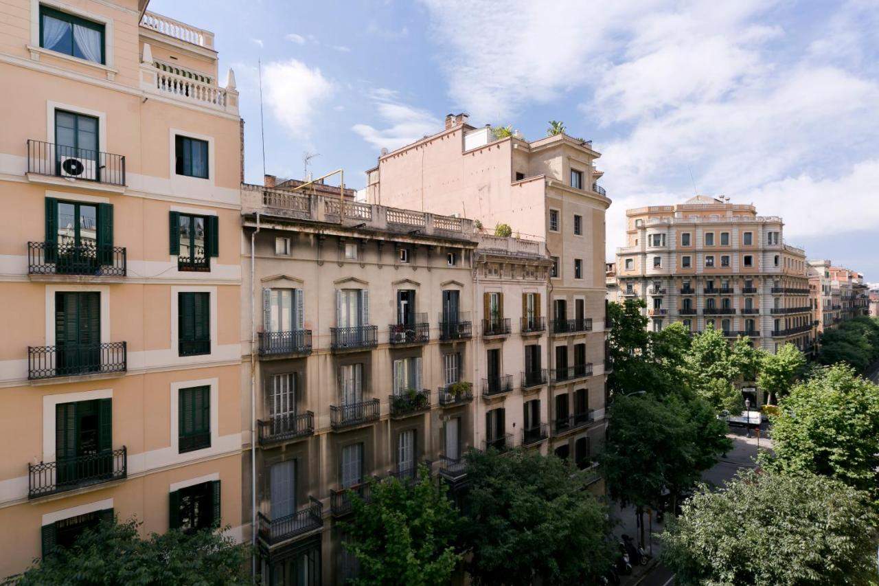 Heladería, hotel boutique y supermercado 24h: la transformación de los negocios en Barcelona