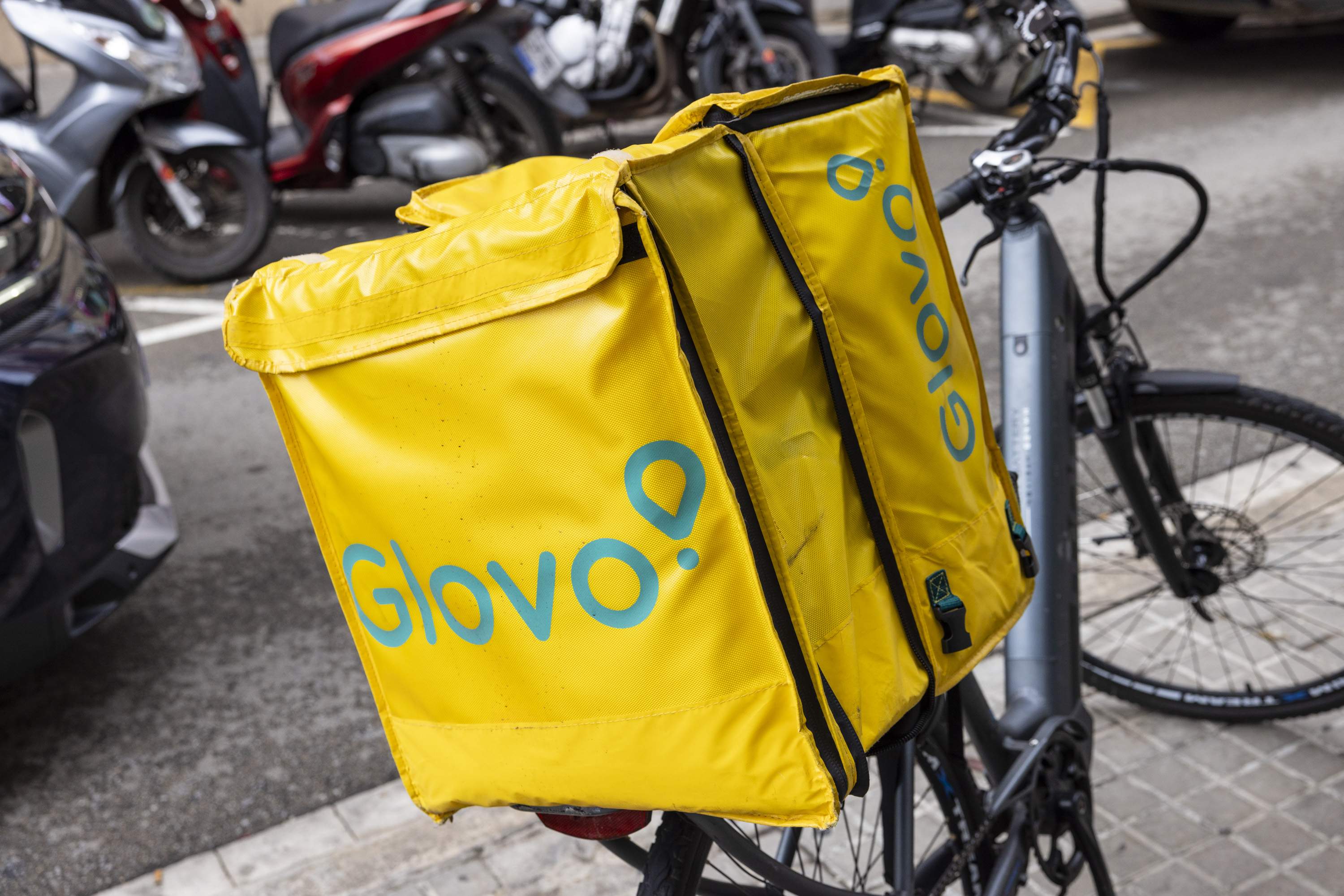 Glovo contrata en un mes a 14.000 de sus repartidores autónomos, el 41% de la flota