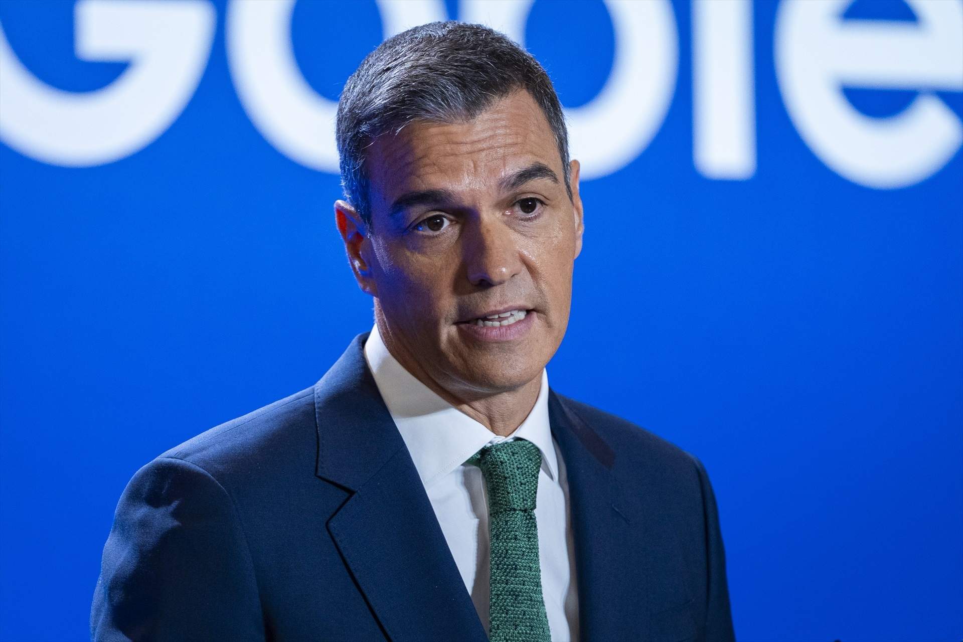 Pedro Sánchez promete subir impuestos "a quienes tienen dinero para vivir 100 vidas"