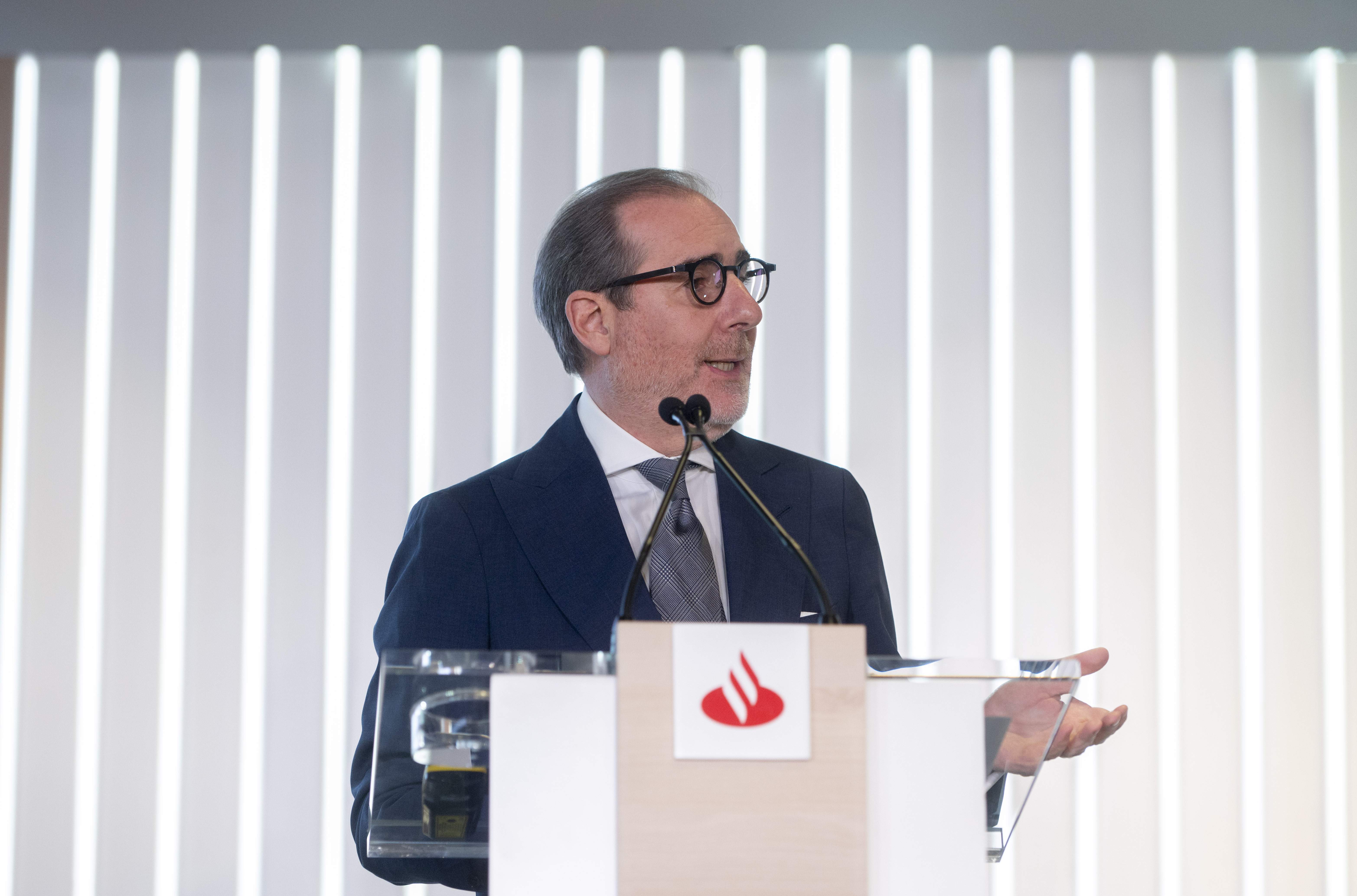 EuropaPress 6105493 consejero delegado banco santander hector grisi interviene presentacion
