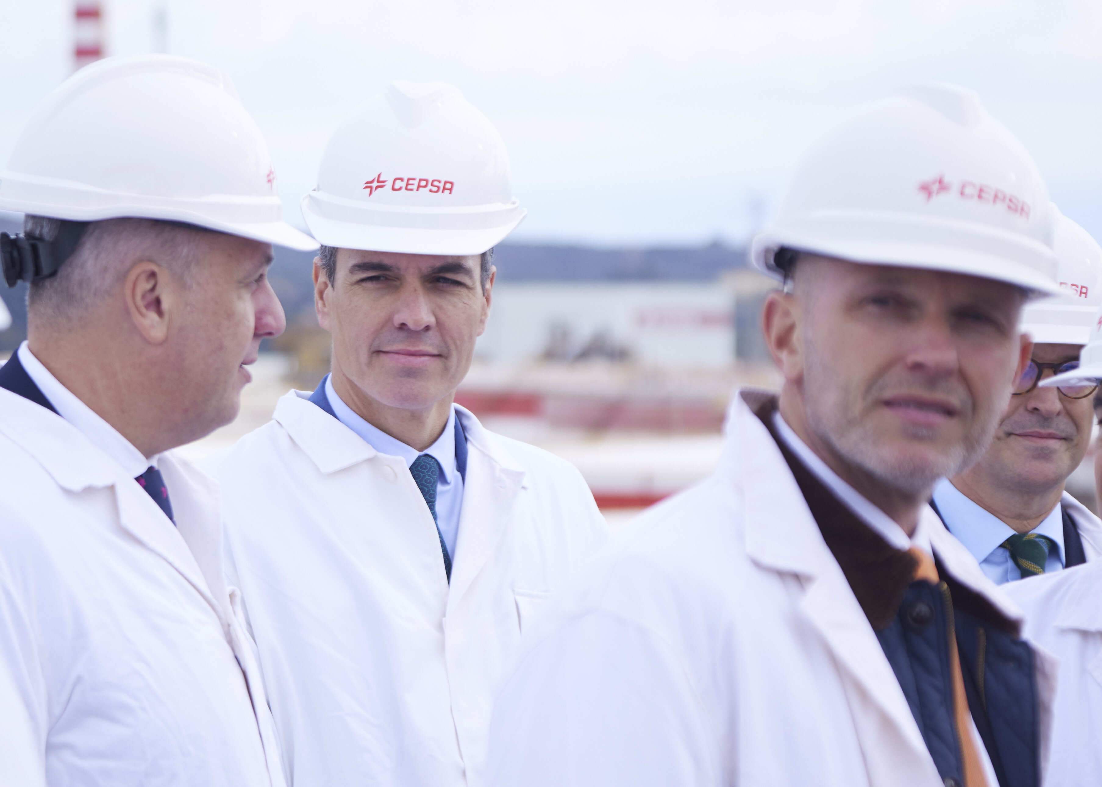 Cepsa s'afegeix a Repsol i congela inversions per l'impuestazo"