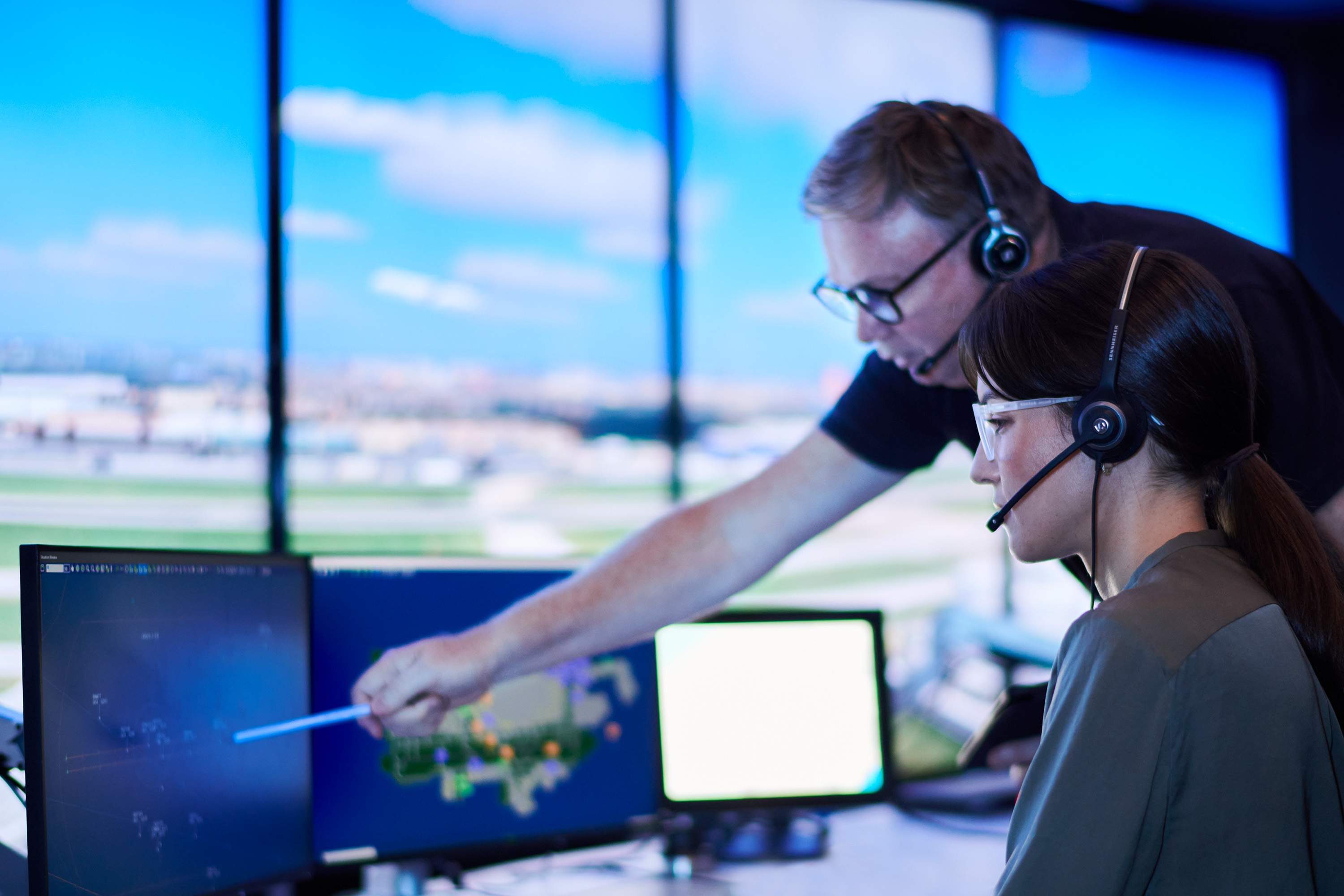 Indra compra Micro Nav y Global ATS para reforzar su división de tráfico aéreo