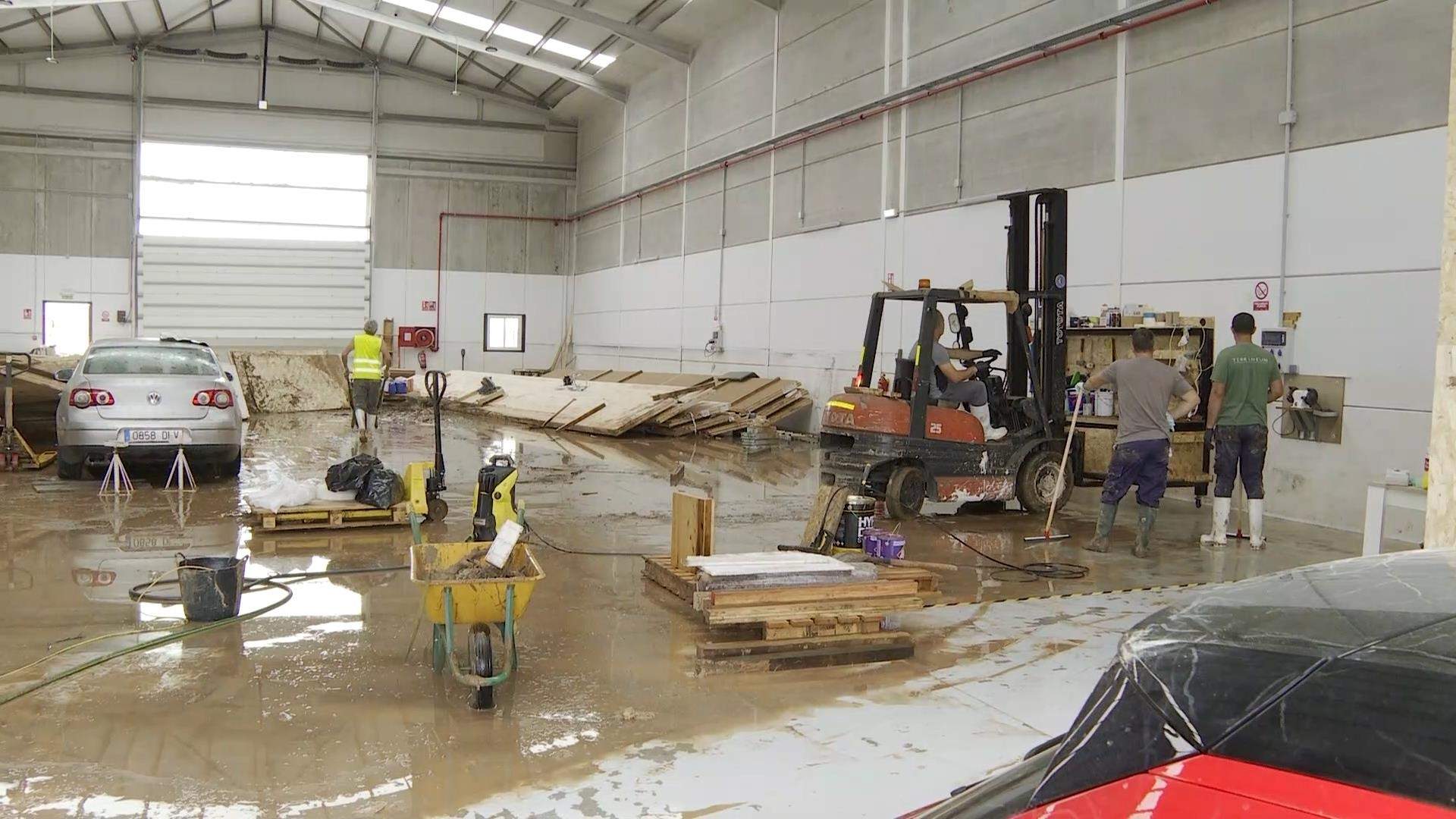 Una empresa del polígono l'oliveral de Riba roja afectada por las inundaciones de la DANA. Europa Press
