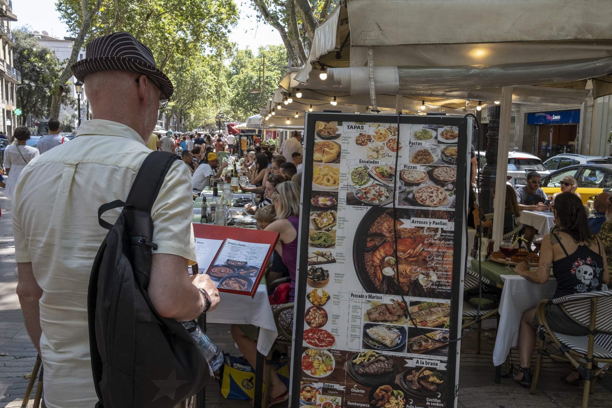 economia, terrasses, menjar, cartell turista, turisme / Foto: Carlos Baglietto