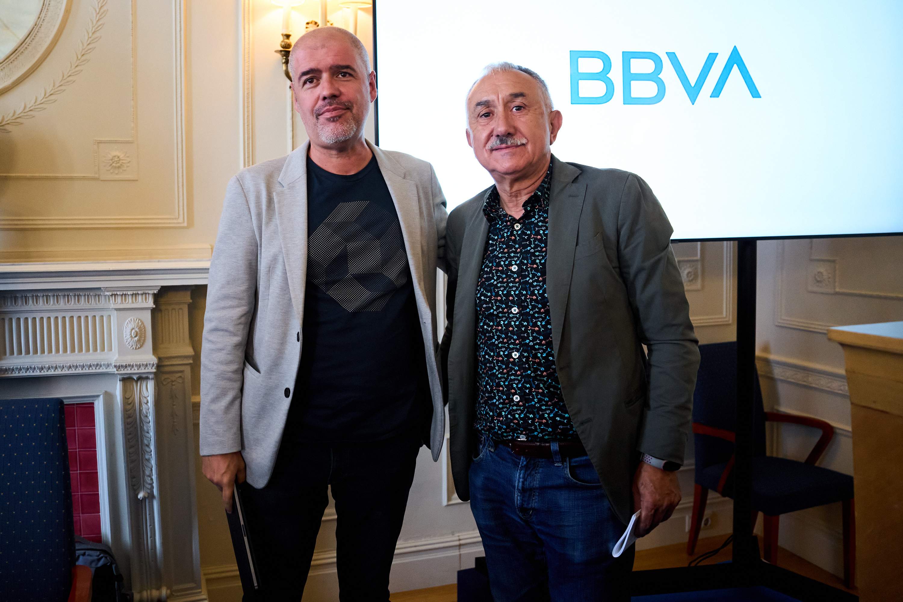 Los sindicatos CCOO y UGT acuden a la CNMC contra la opa del BBVA
