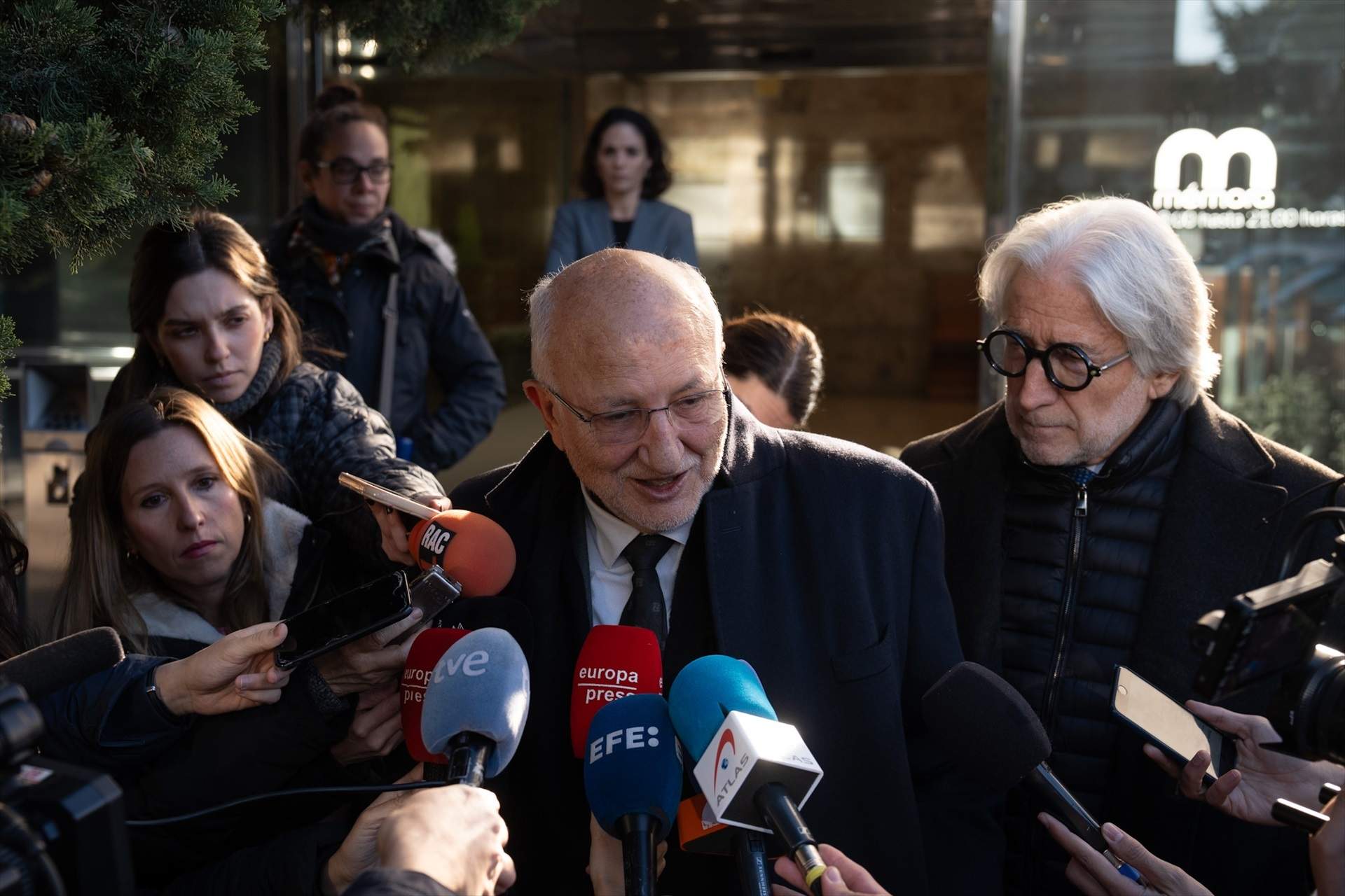 Juan Roig, Josep Oliu, Marc Puig... els empresaris s’acomiaden d’Isak Andic