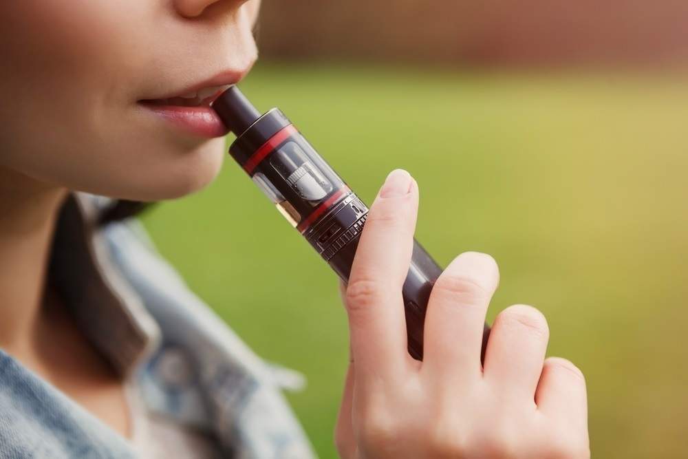 De los vapeadores a las multinacionales: los nuevos impuestos que entran en vigor este domingo