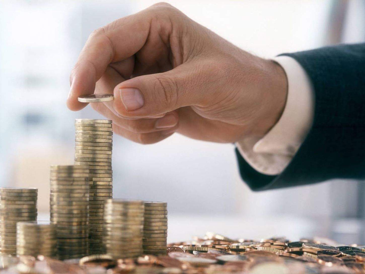 Las personas que cobren estos salarios tendrán que pagar una cotización extra en 2025