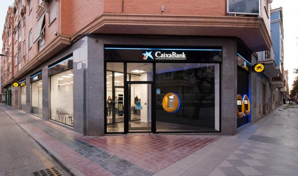 CaixaBank reobre totes les oficines i caixers afectats per la DANA a València