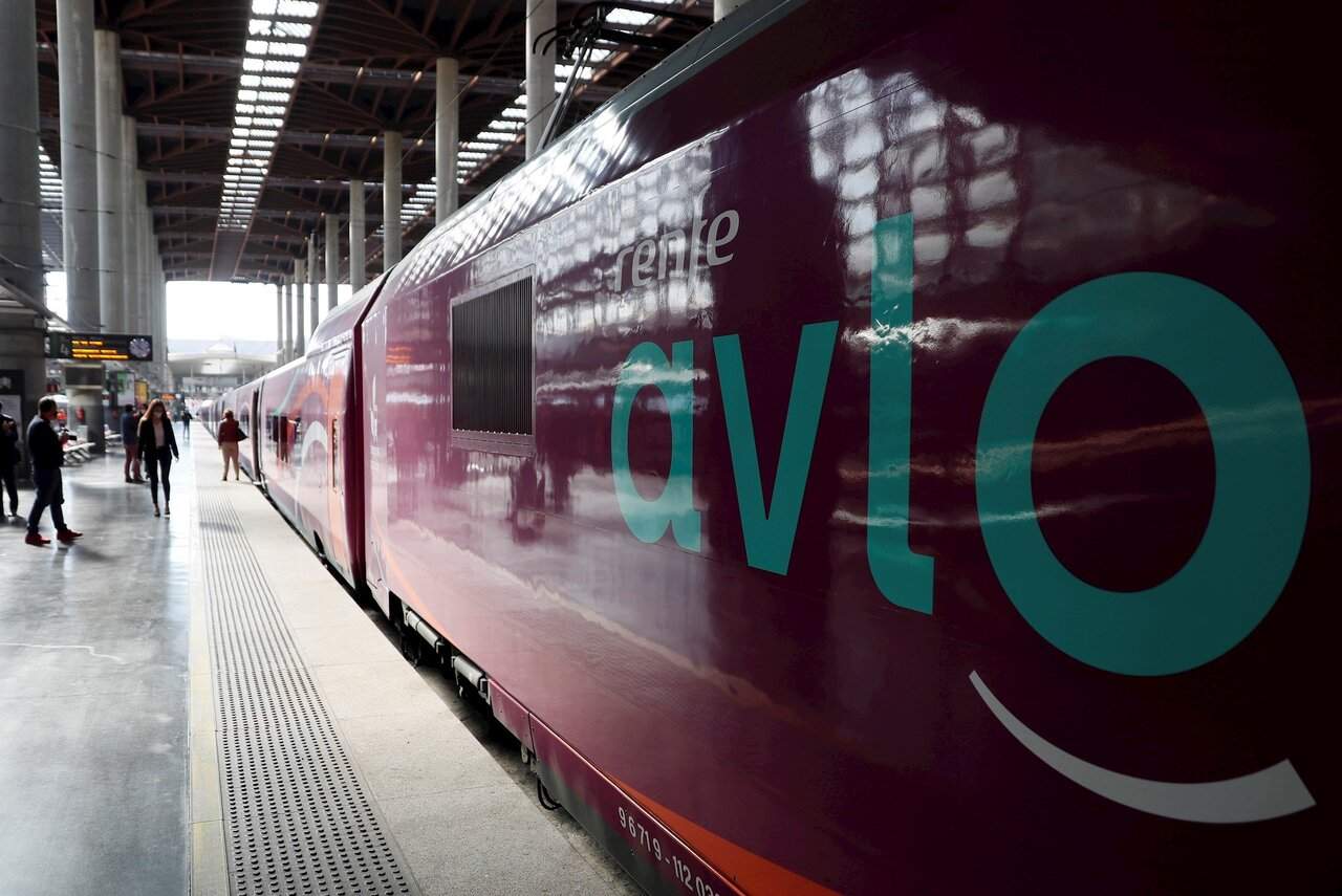 Tren de Avlo, estacionado.