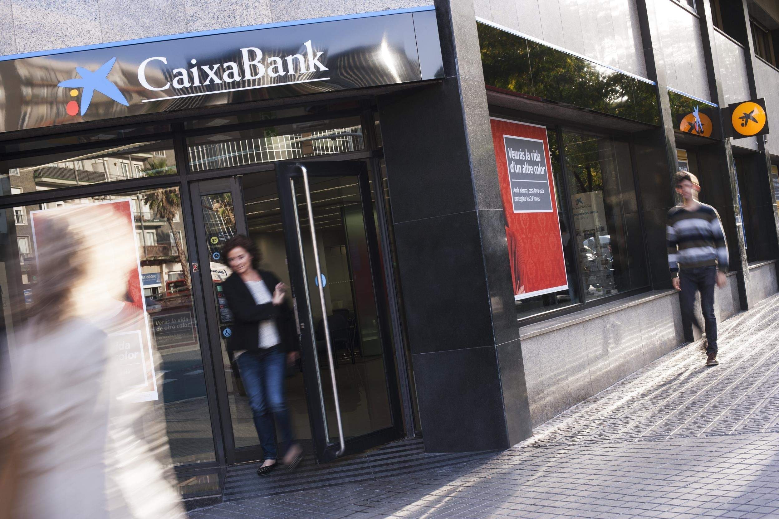 Una oficina de CaixaBank. EP