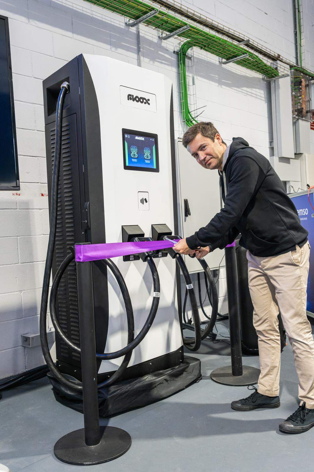 La familia catalana que compite con los gigantes de los cargadores de coches eléctricos
